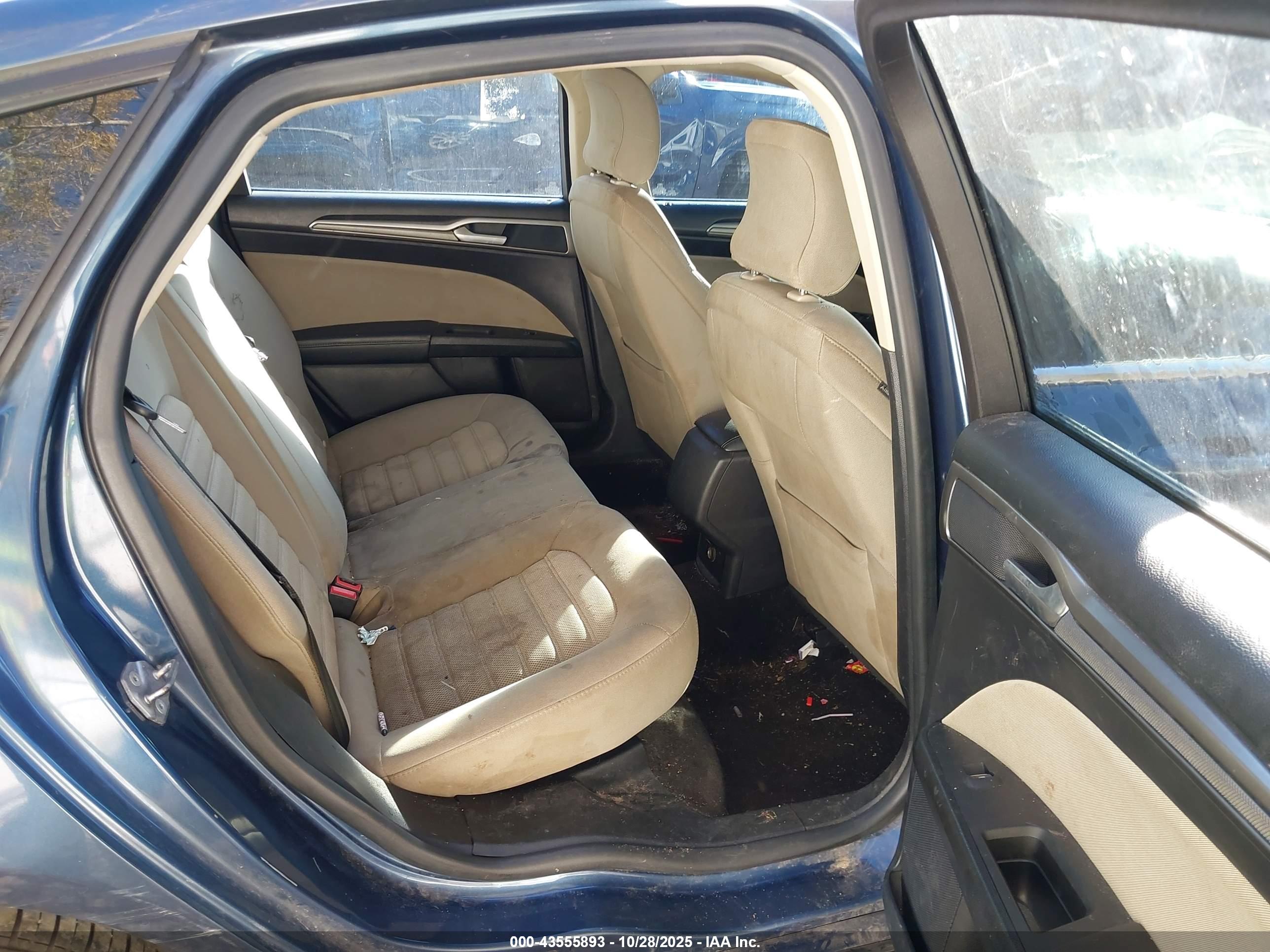 FORD FUSION image 8