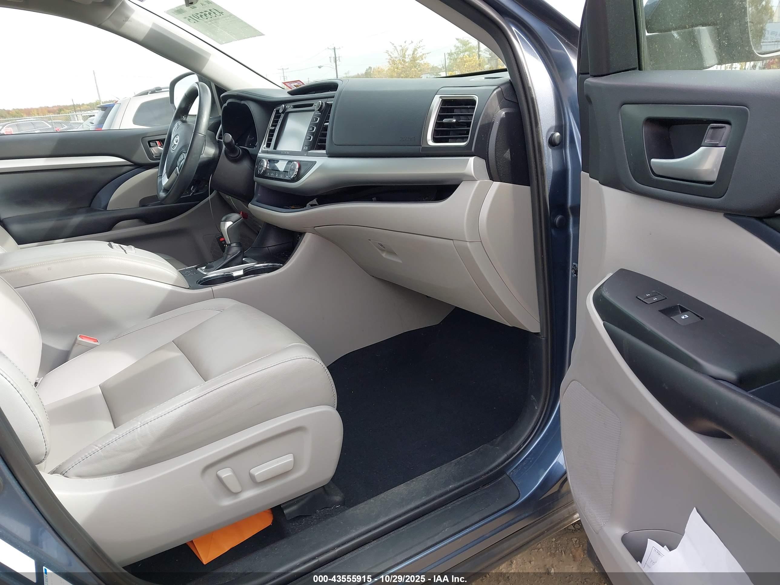 TOYOTA HIGHLANDER image 5