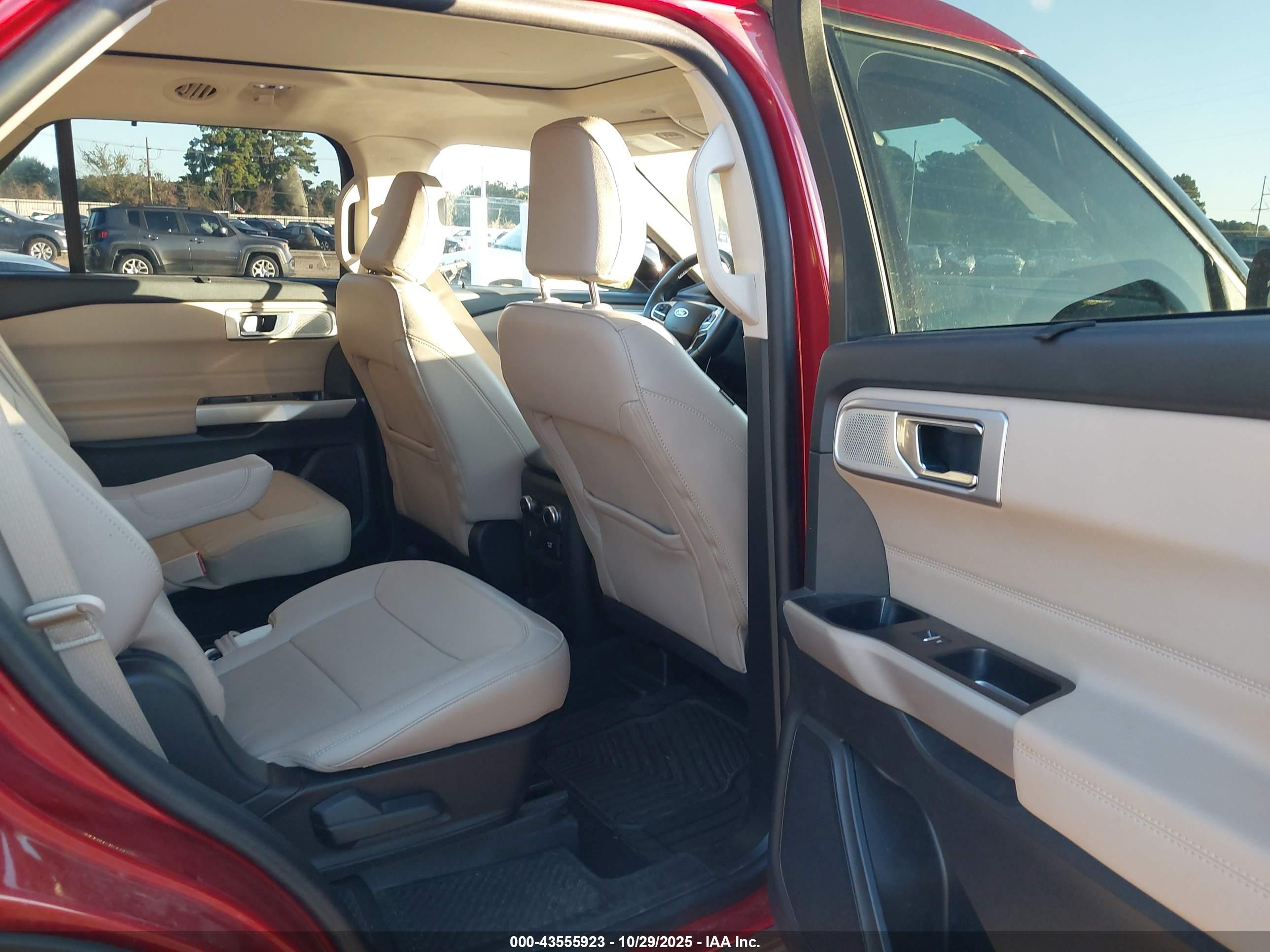 FORD EXPLORER image 8