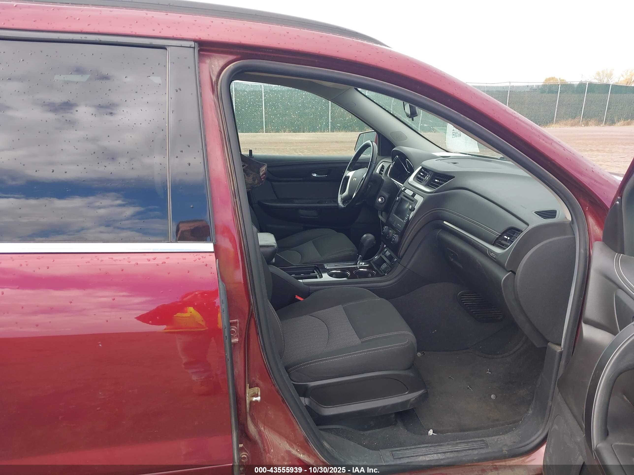 CHEVROLET TRAVERSE image 5