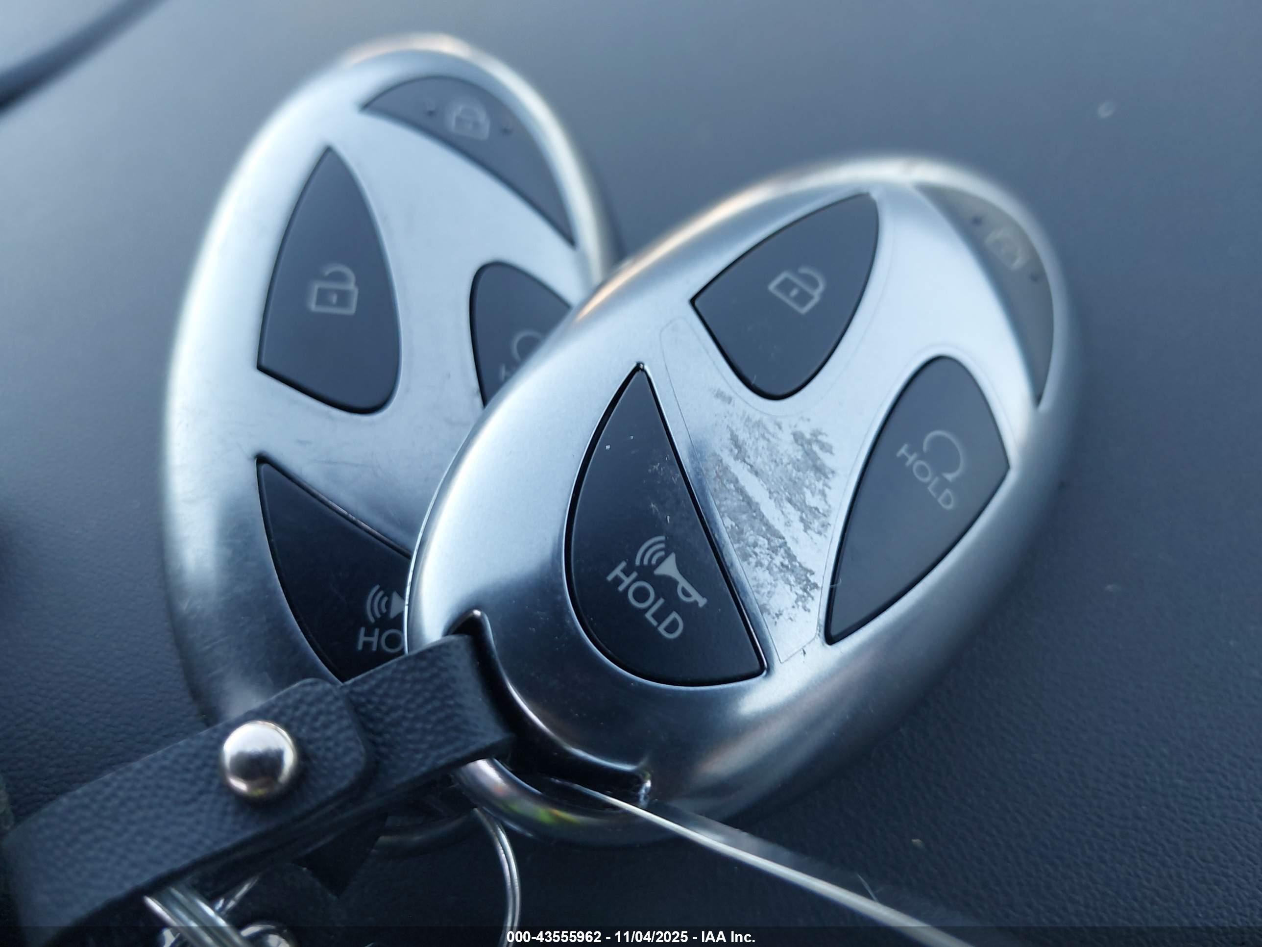 HYUNDAI TUCSON image 11