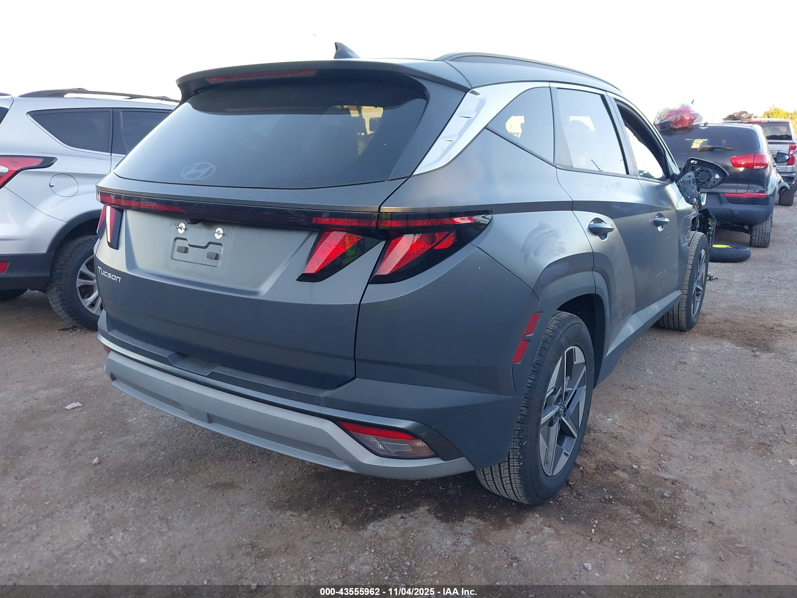 HYUNDAI TUCSON image 4