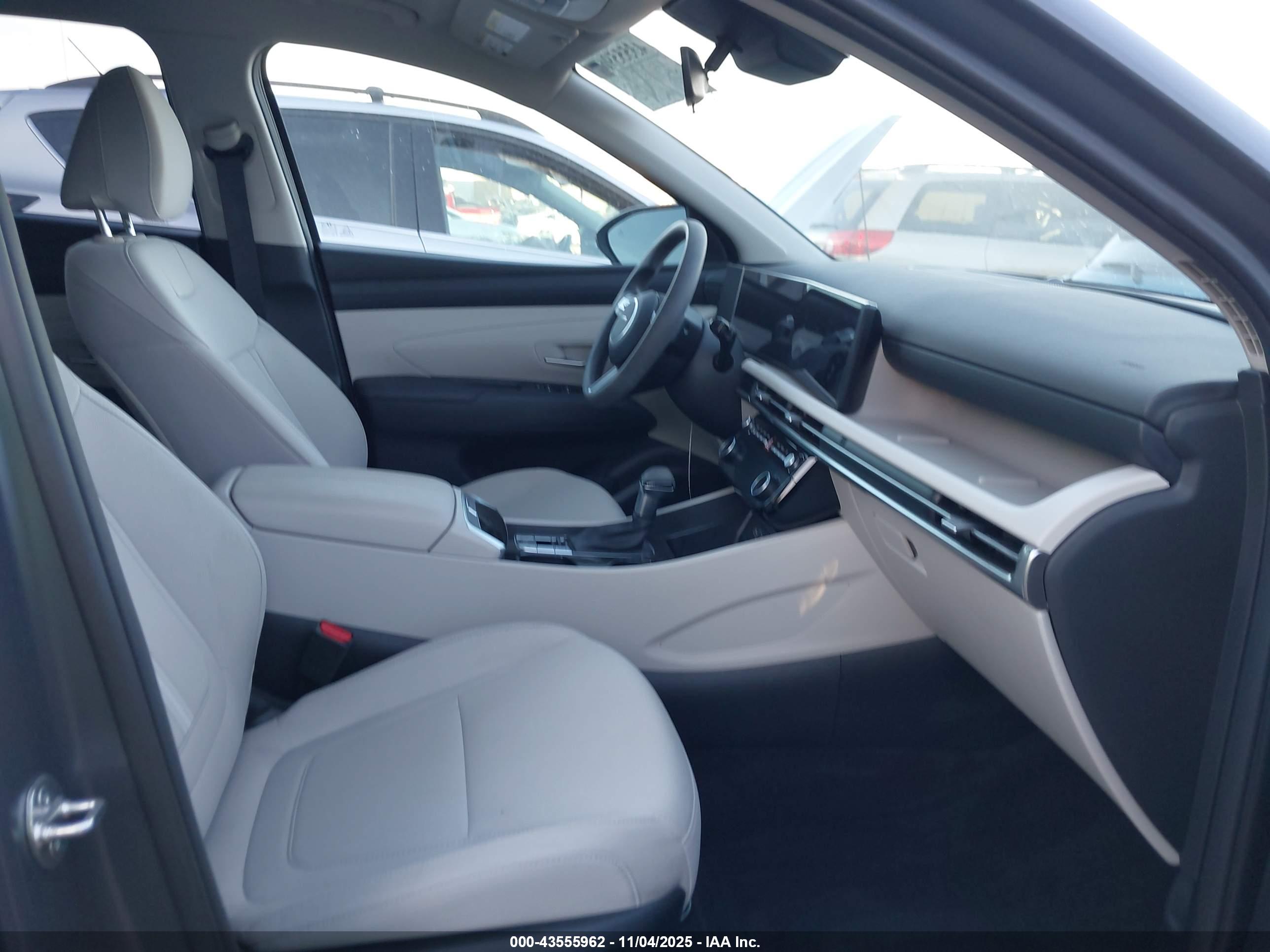 HYUNDAI TUCSON image 5