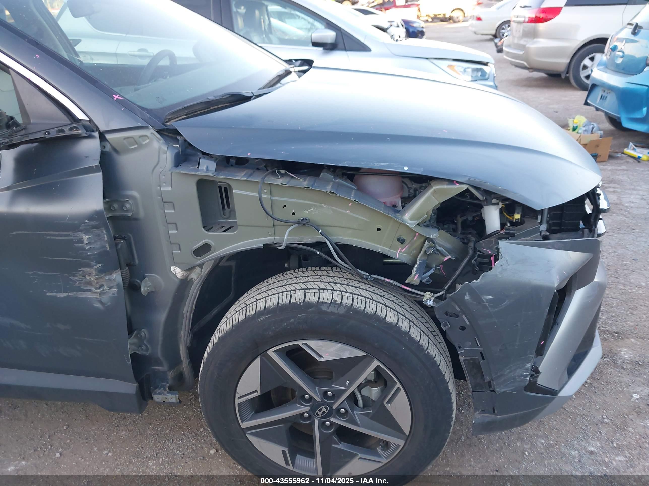 HYUNDAI TUCSON image 6