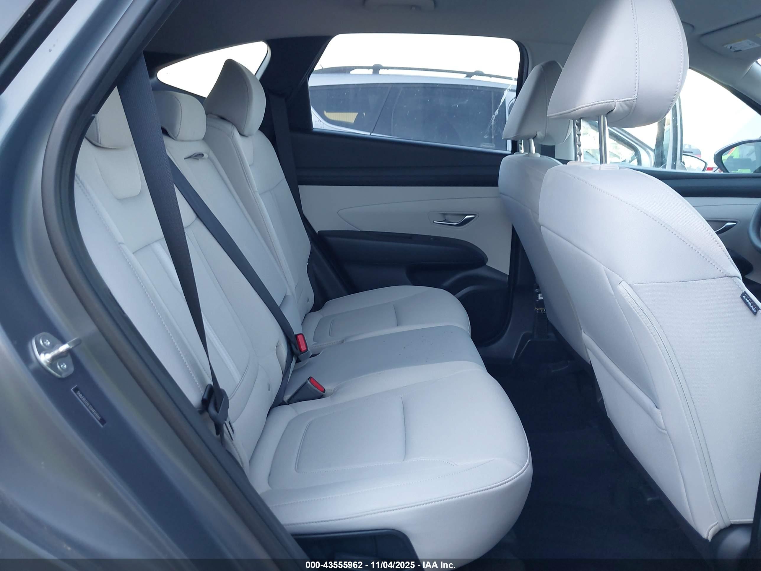 HYUNDAI TUCSON image 8
