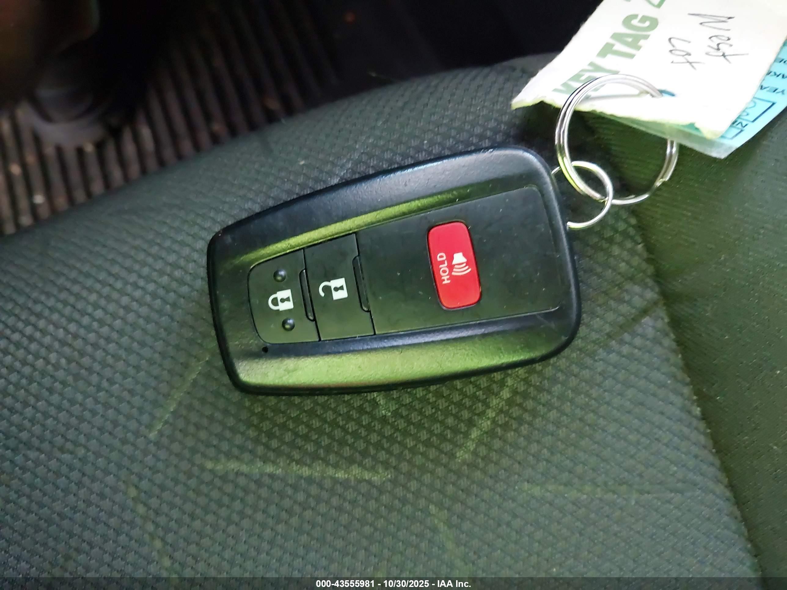 TOYOTA RAV4 image 11