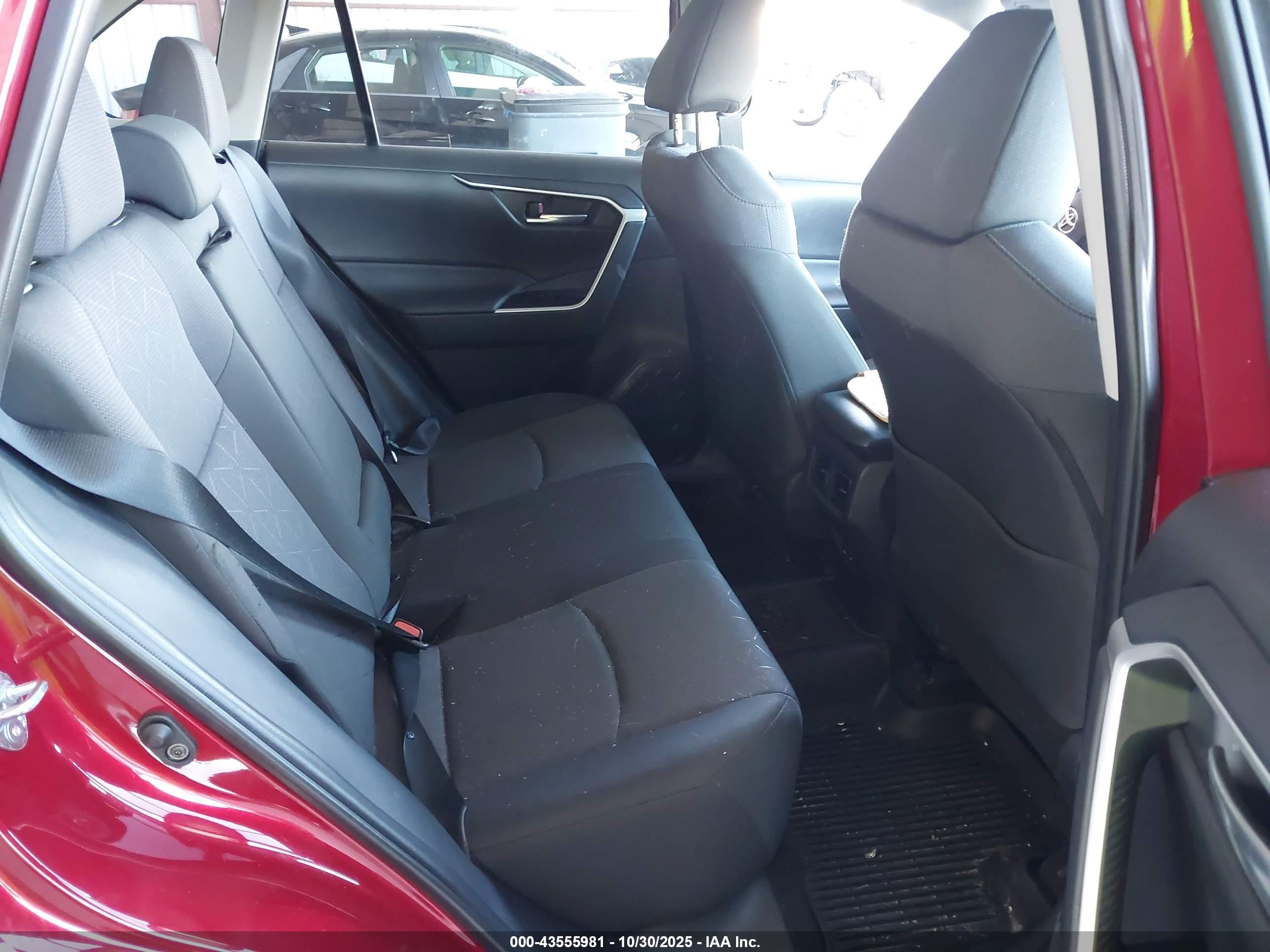TOYOTA RAV4 image 8