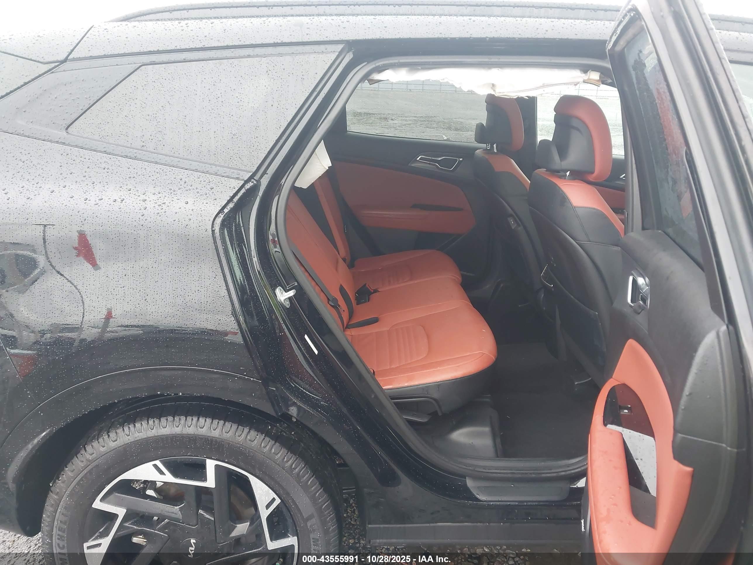 KIA SPORTAGE image 8