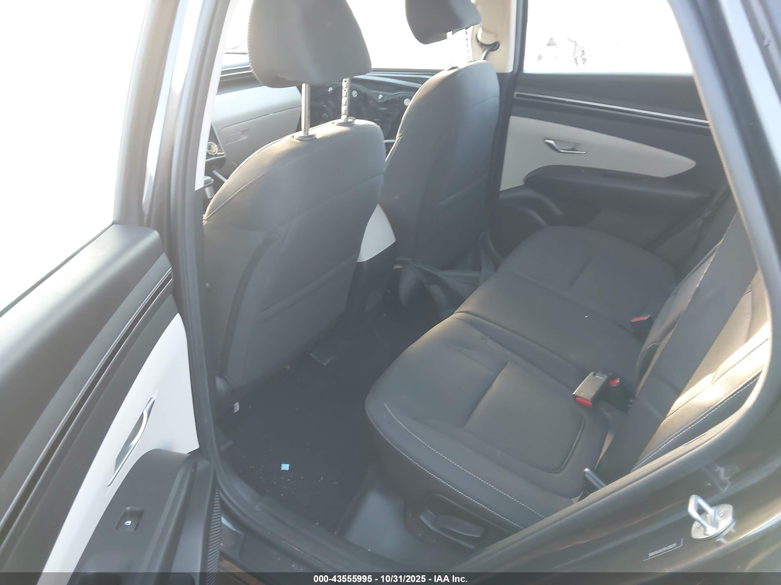 HYUNDAI TUCSON image 8