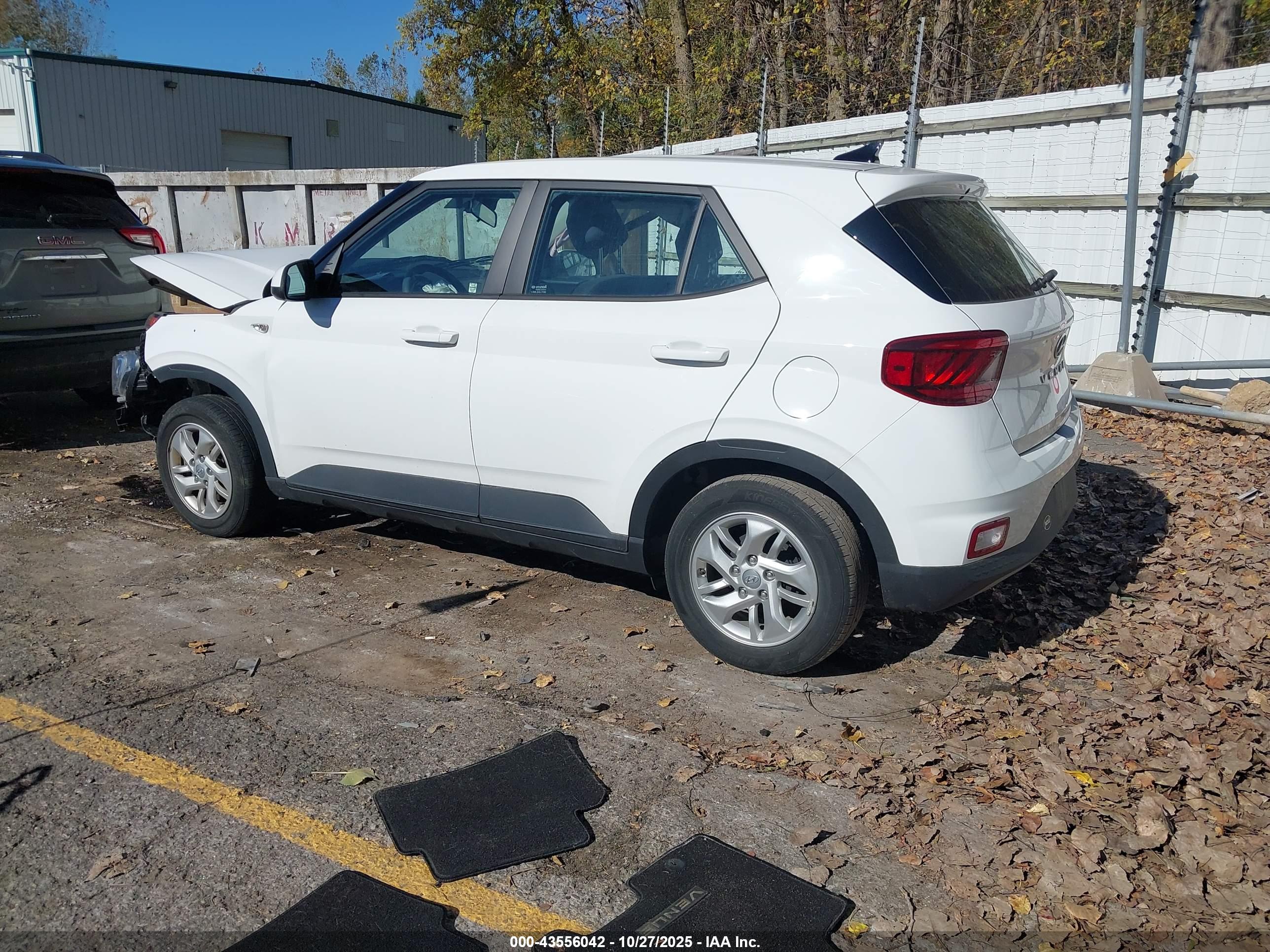 HYUNDAI VENUE image 3