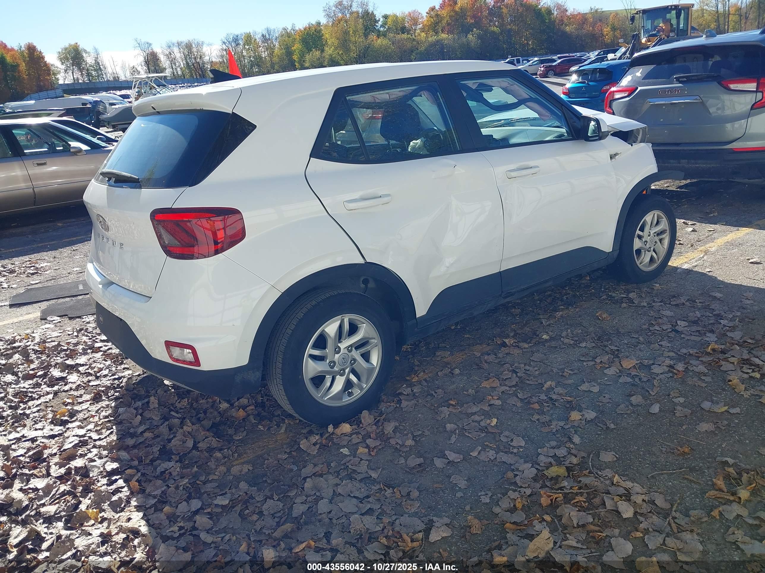 HYUNDAI VENUE image 4