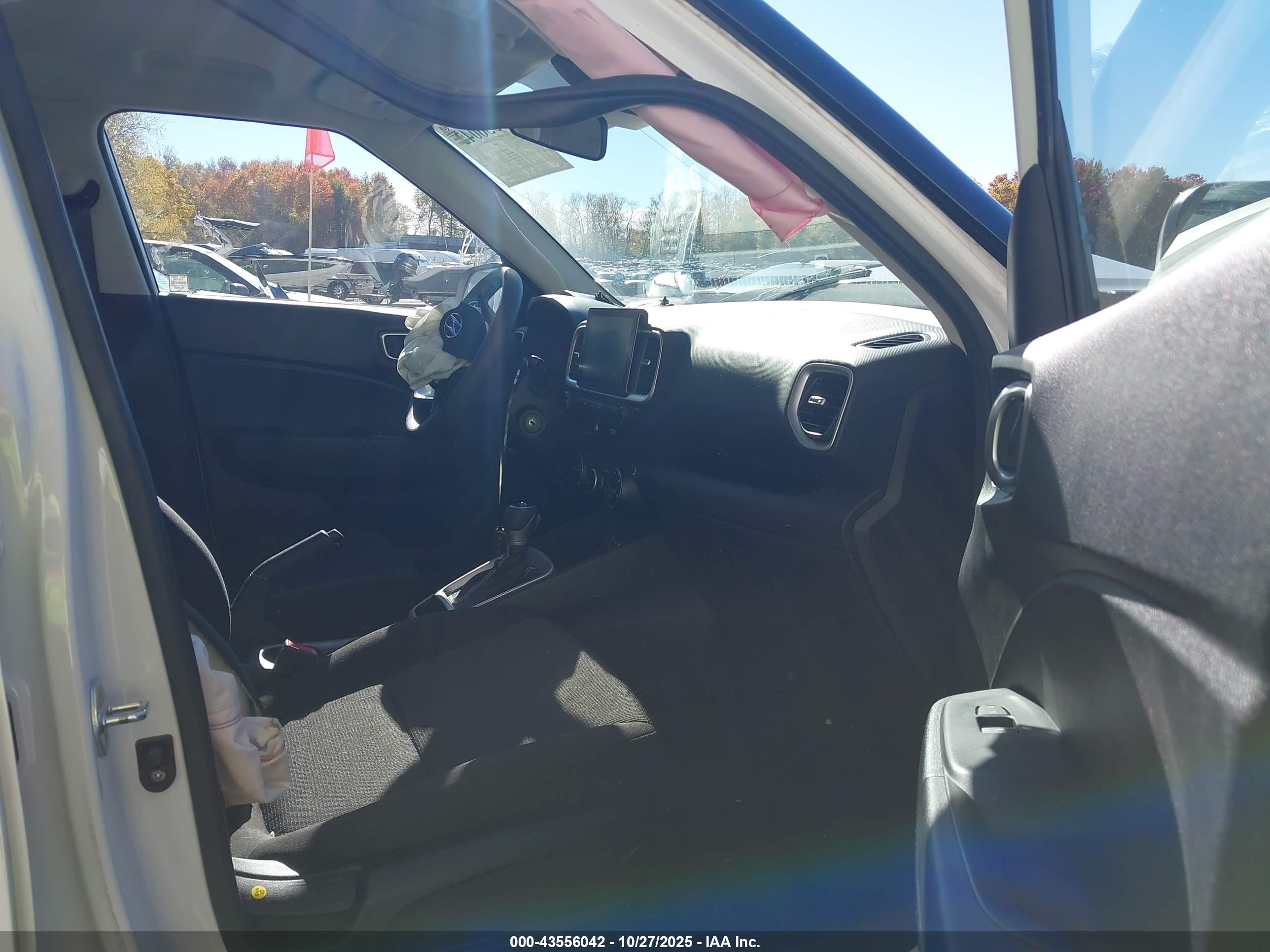 HYUNDAI VENUE image 5