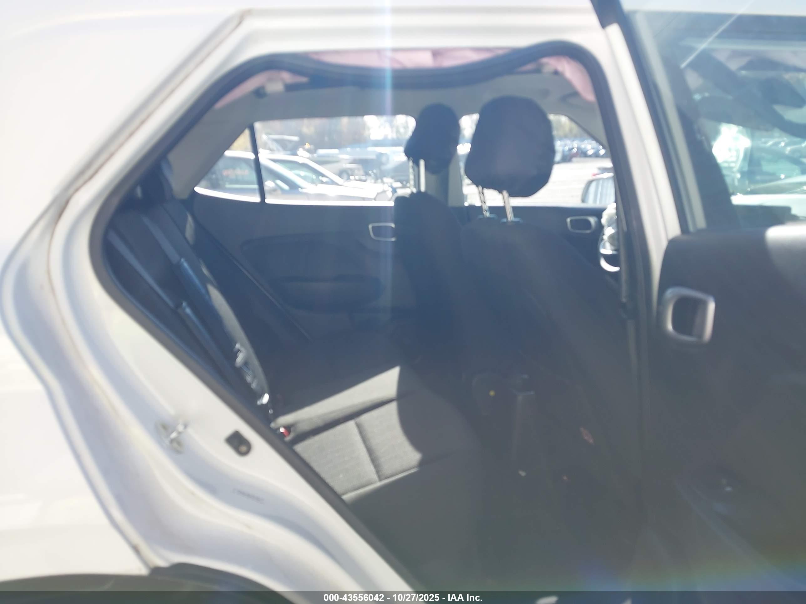 HYUNDAI VENUE image 8