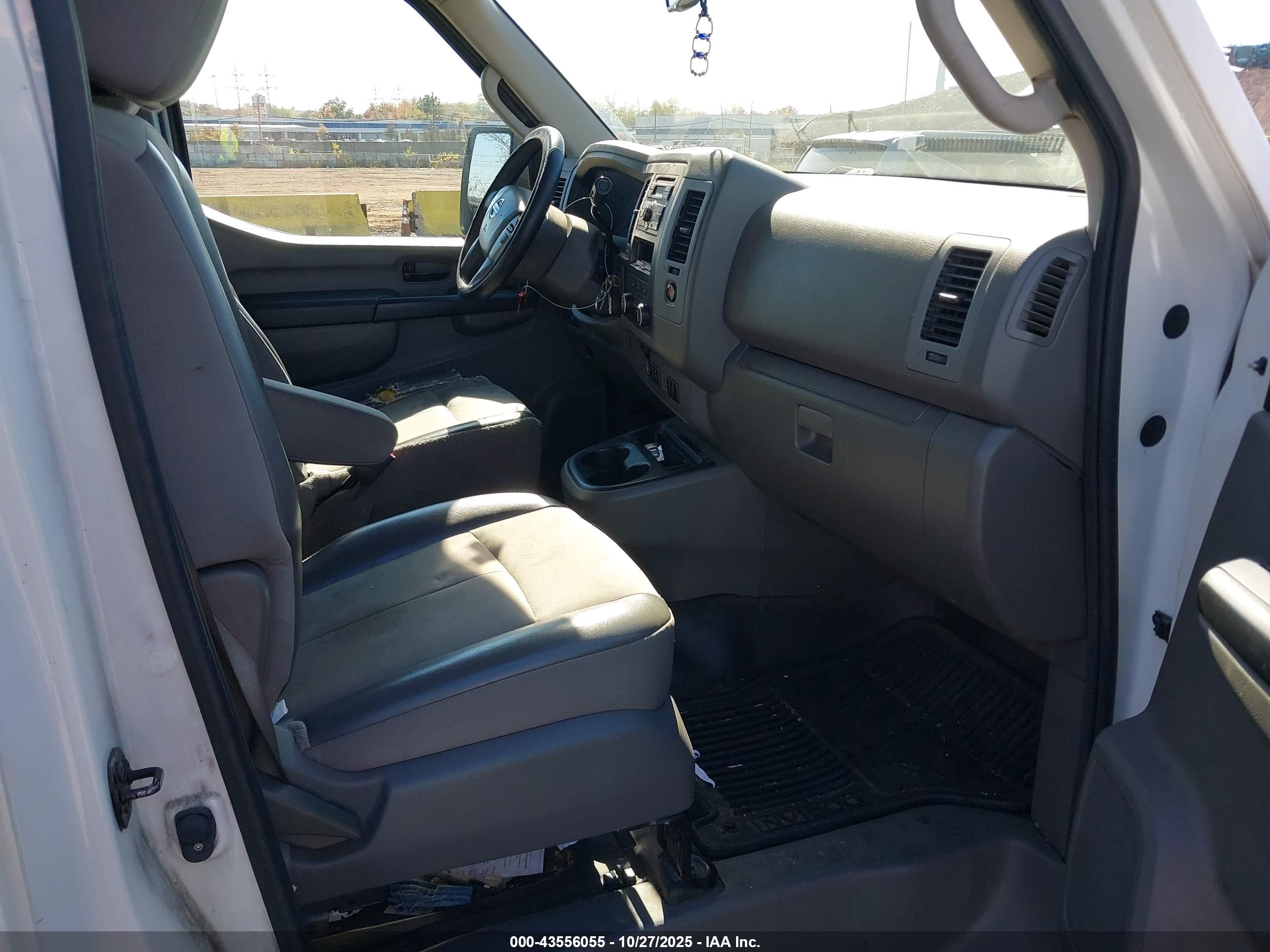 NISSAN NV image 5