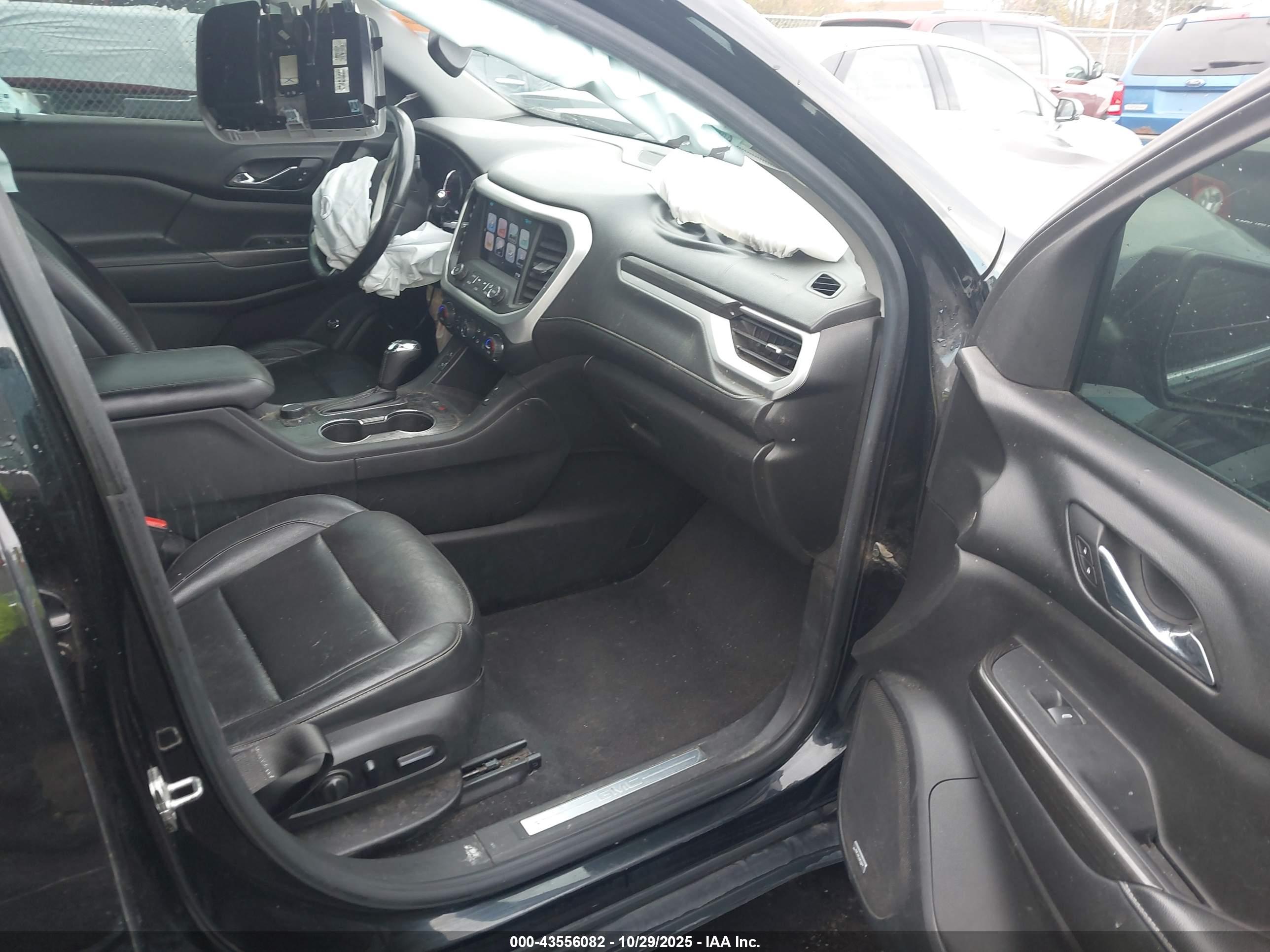 GMC ACADIA image 5