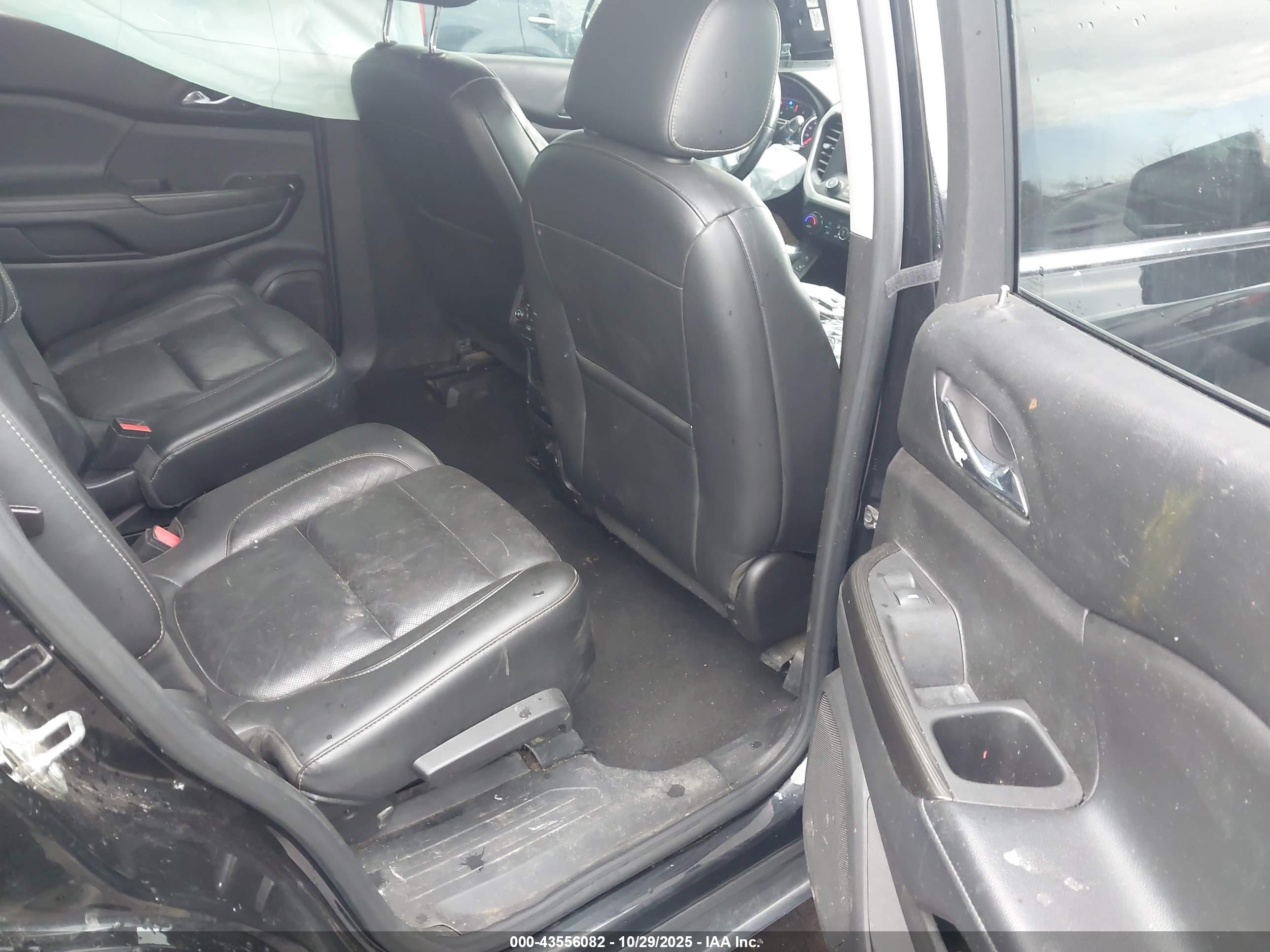 GMC ACADIA image 8