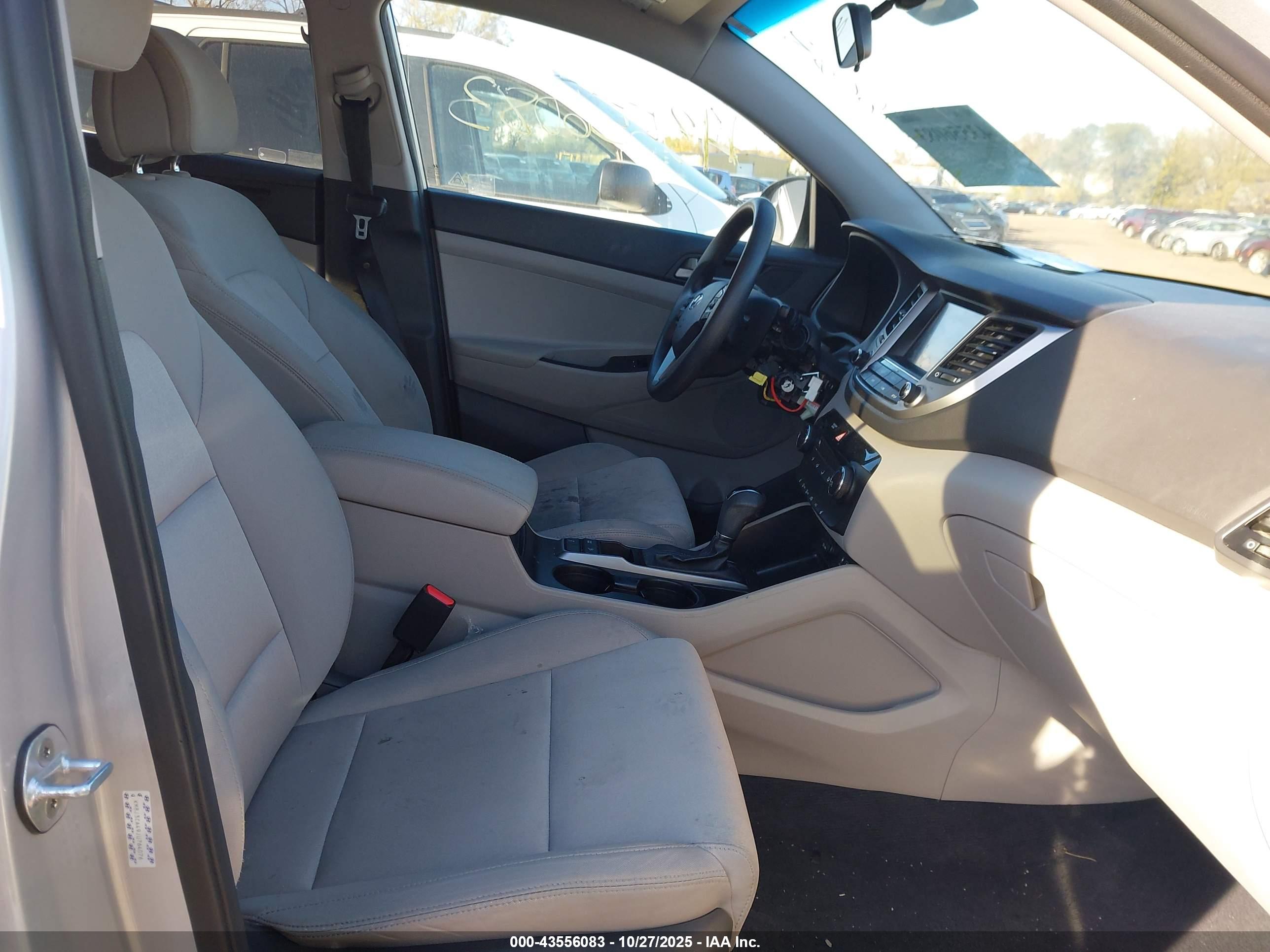 HYUNDAI TUCSON image 5