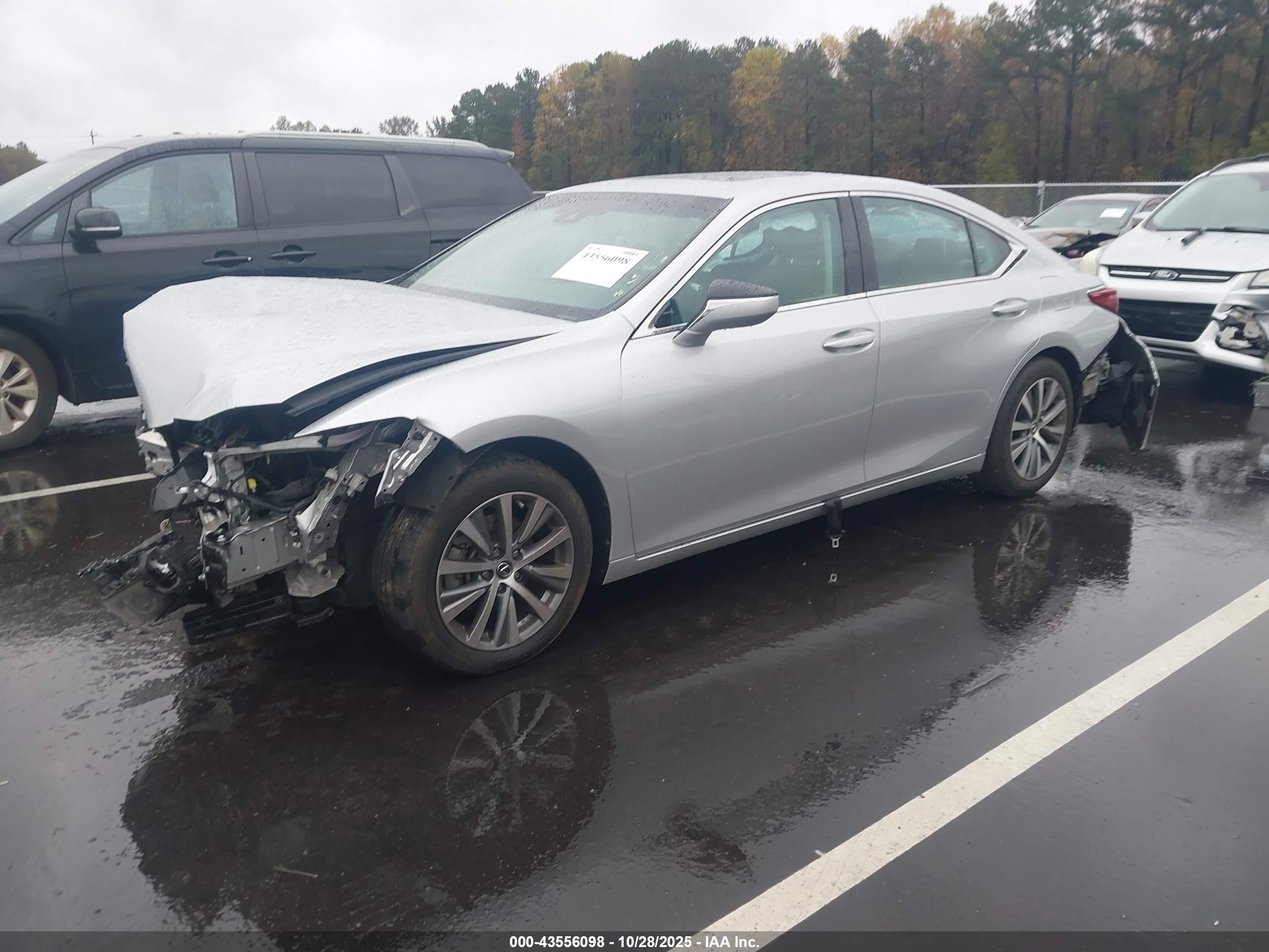 LEXUS ES image 2