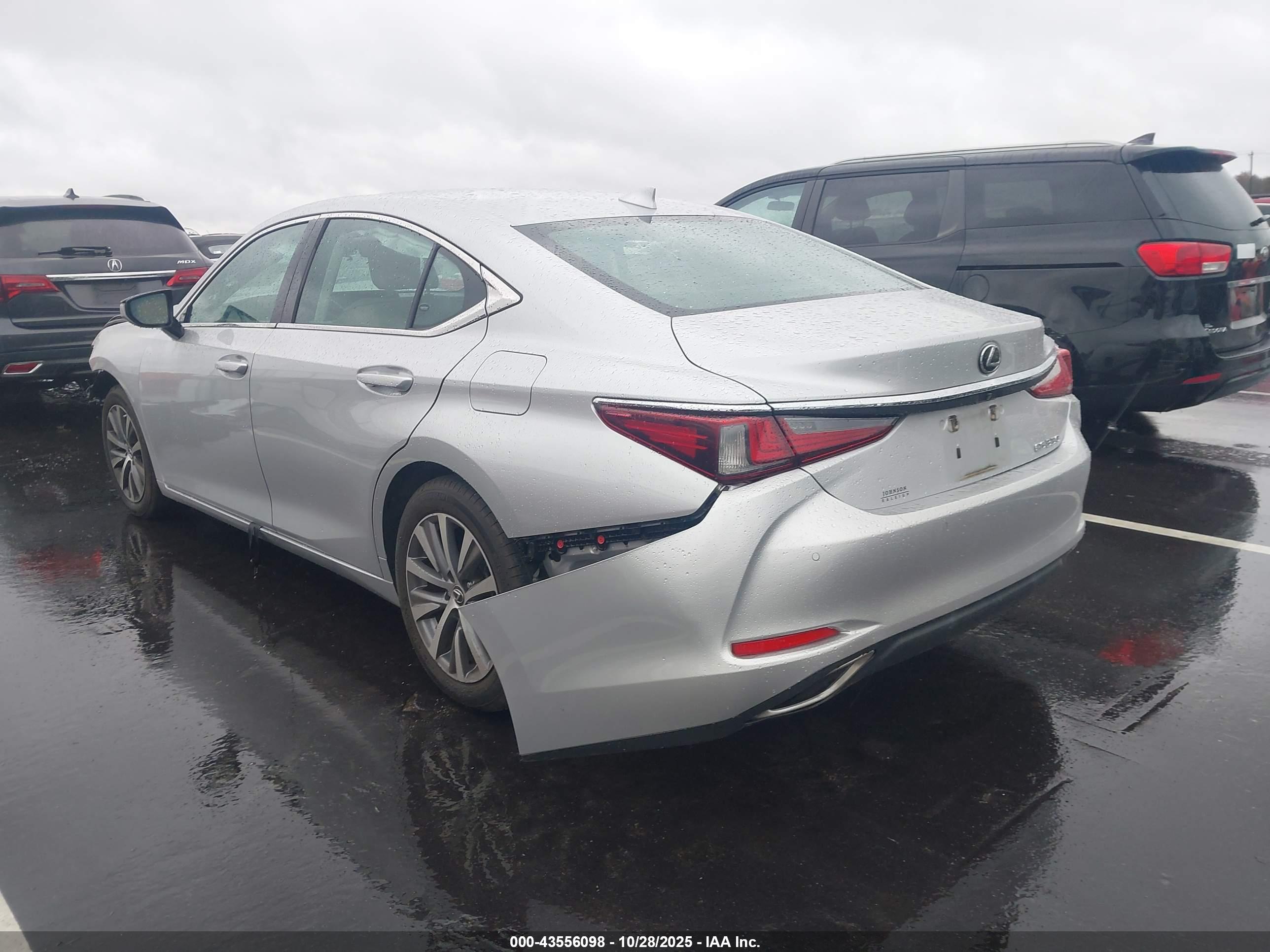 LEXUS ES image 3