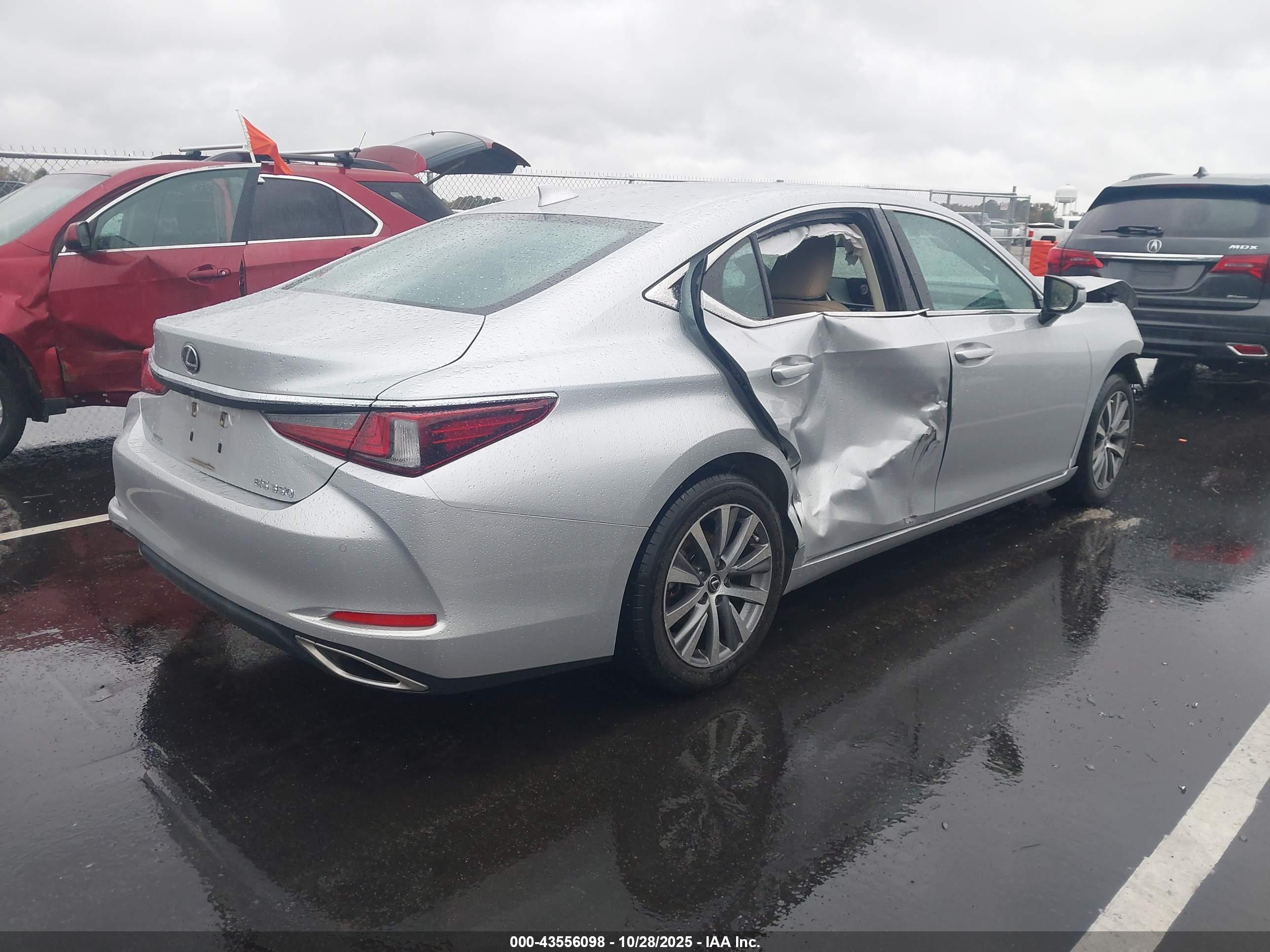 LEXUS ES image 4