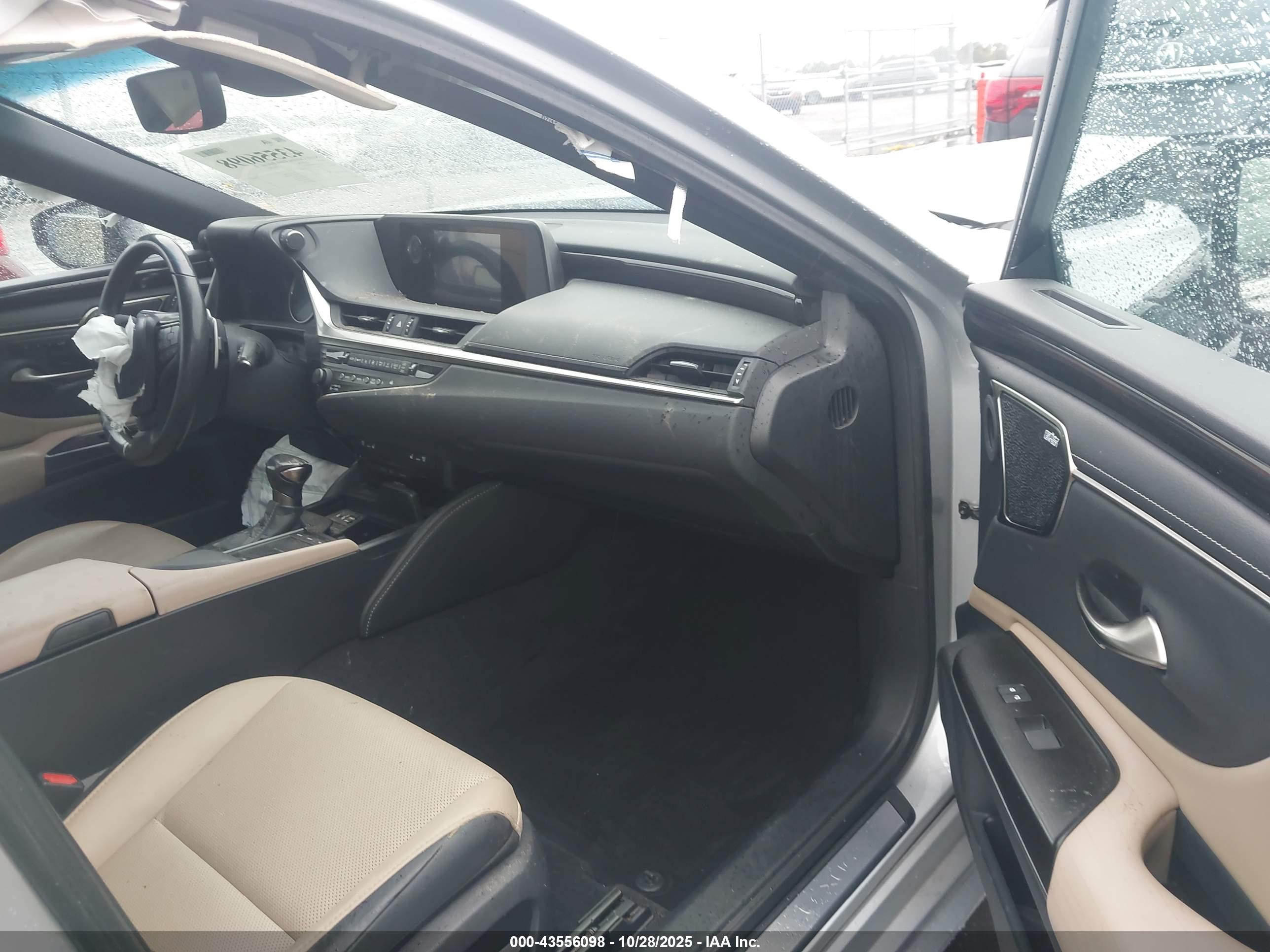 LEXUS ES image 5