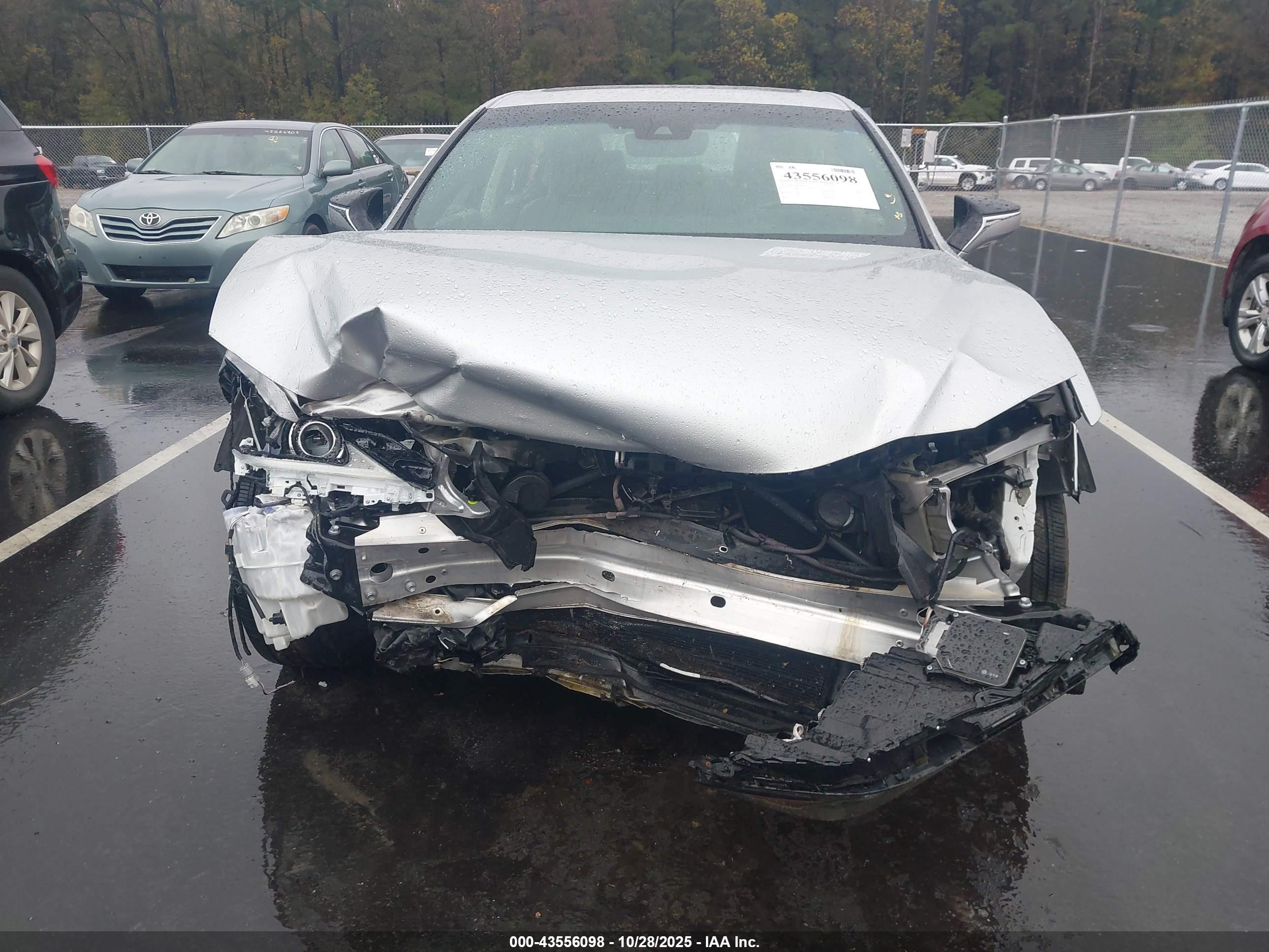 LEXUS ES image 6