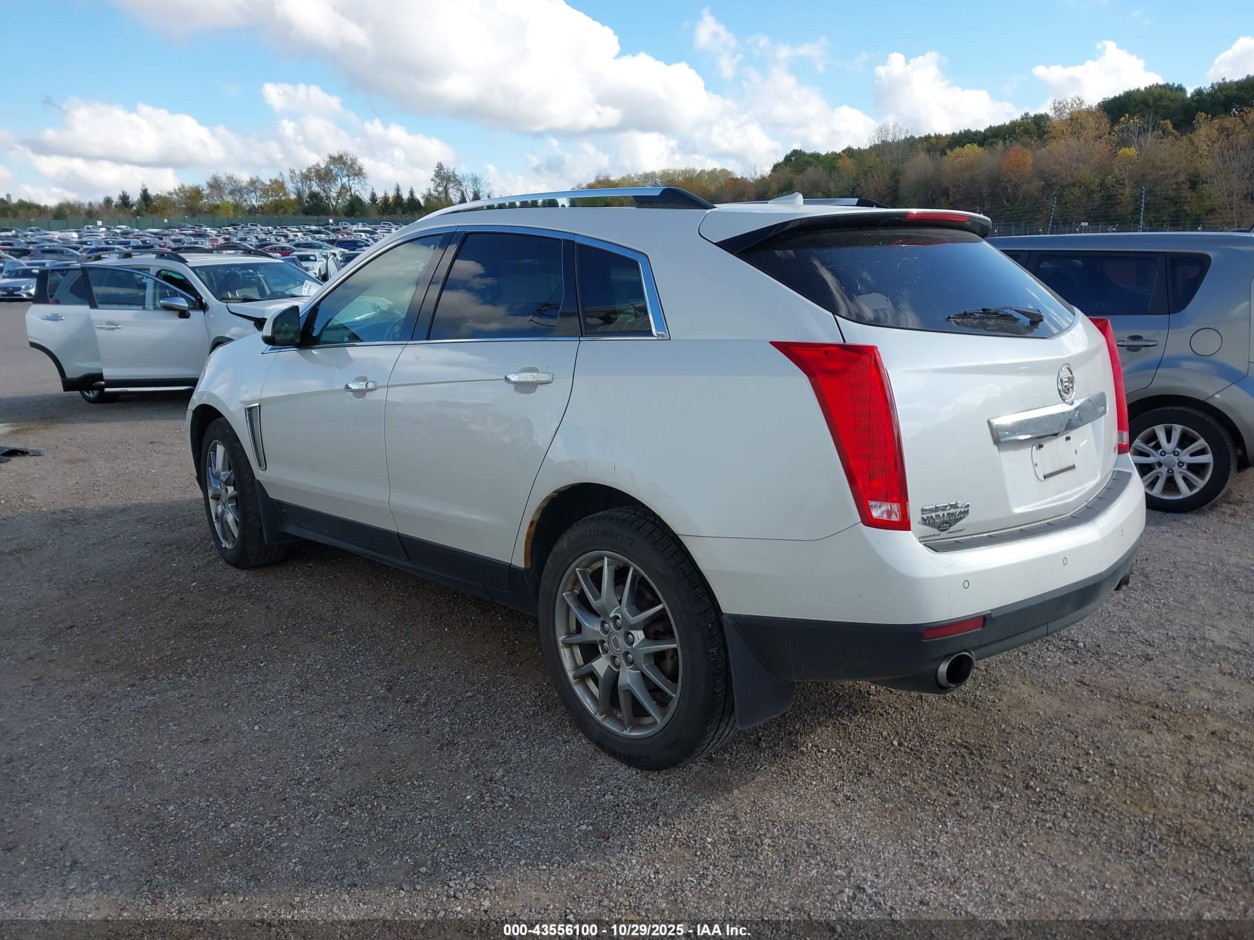 CADILLAC SRX image 3