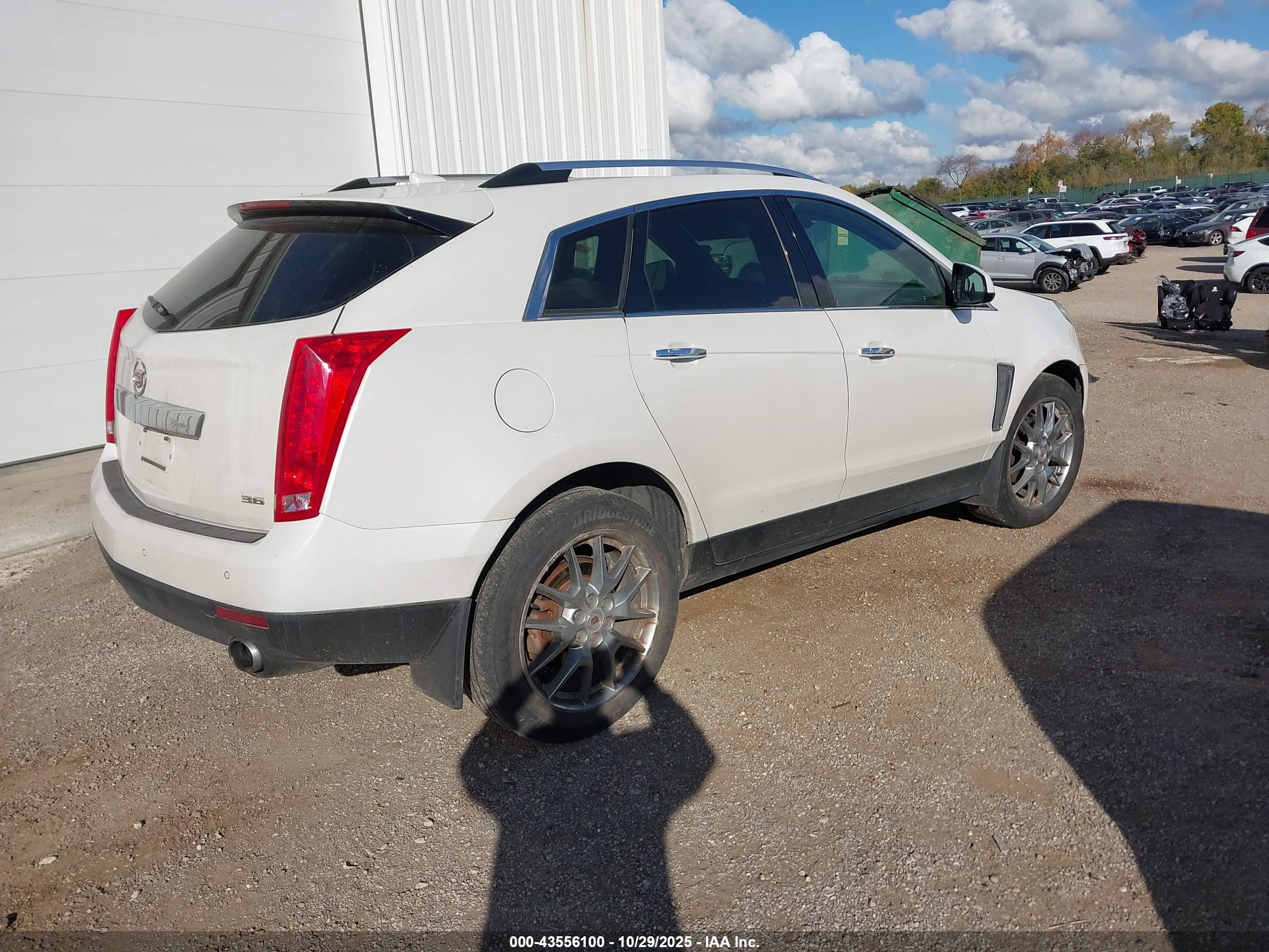 CADILLAC SRX image 4