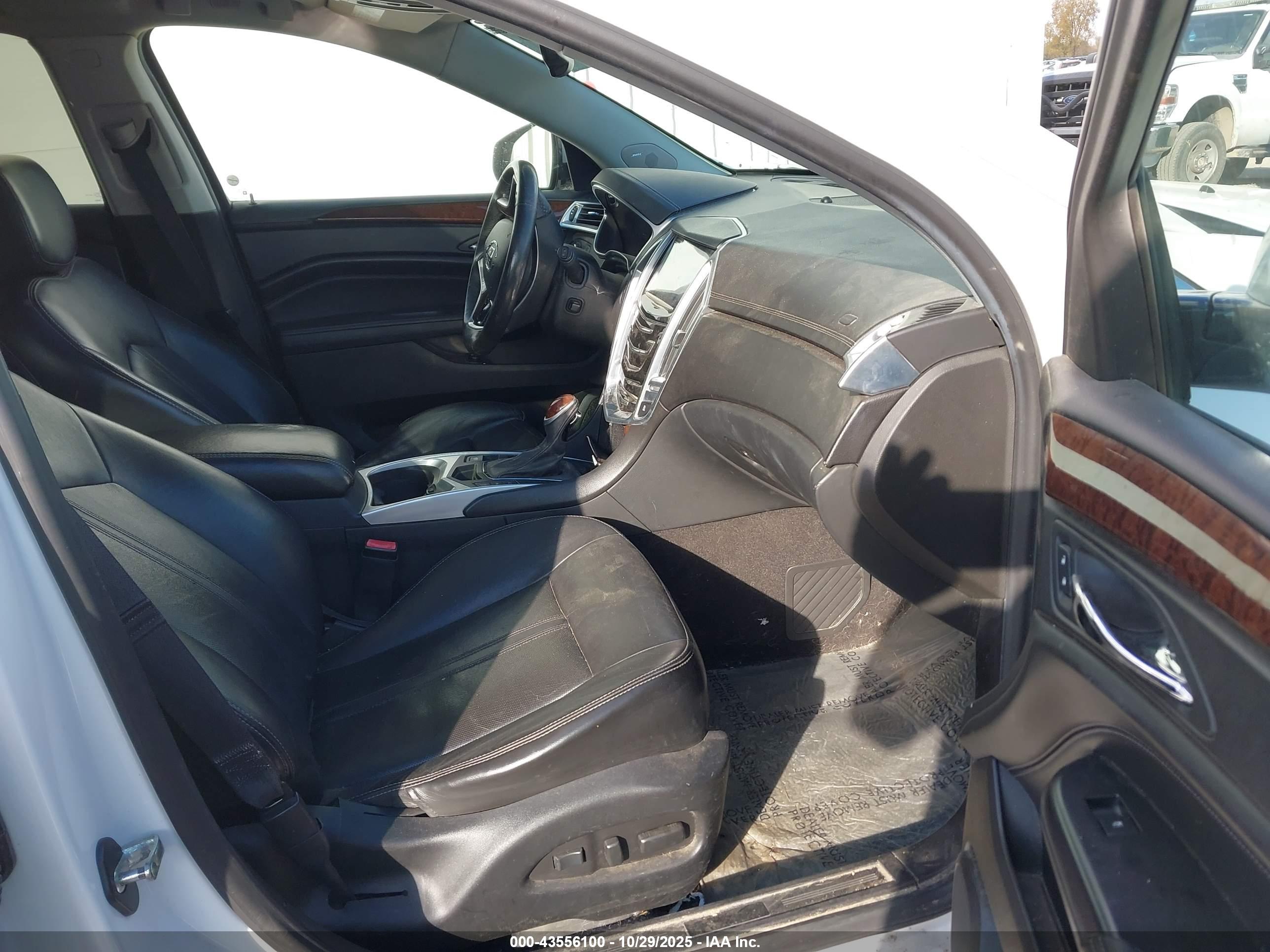 CADILLAC SRX image 5