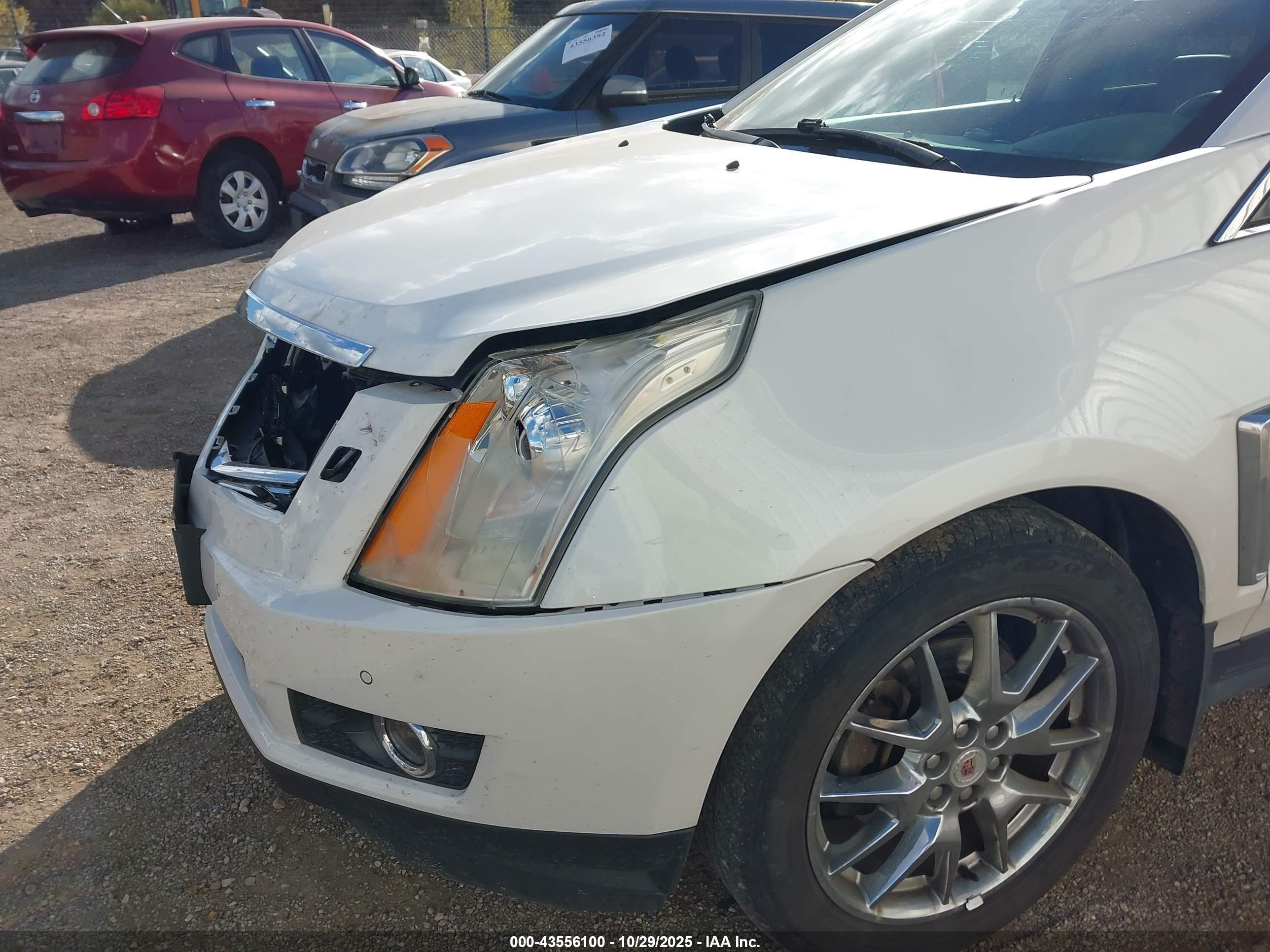 CADILLAC SRX image 6