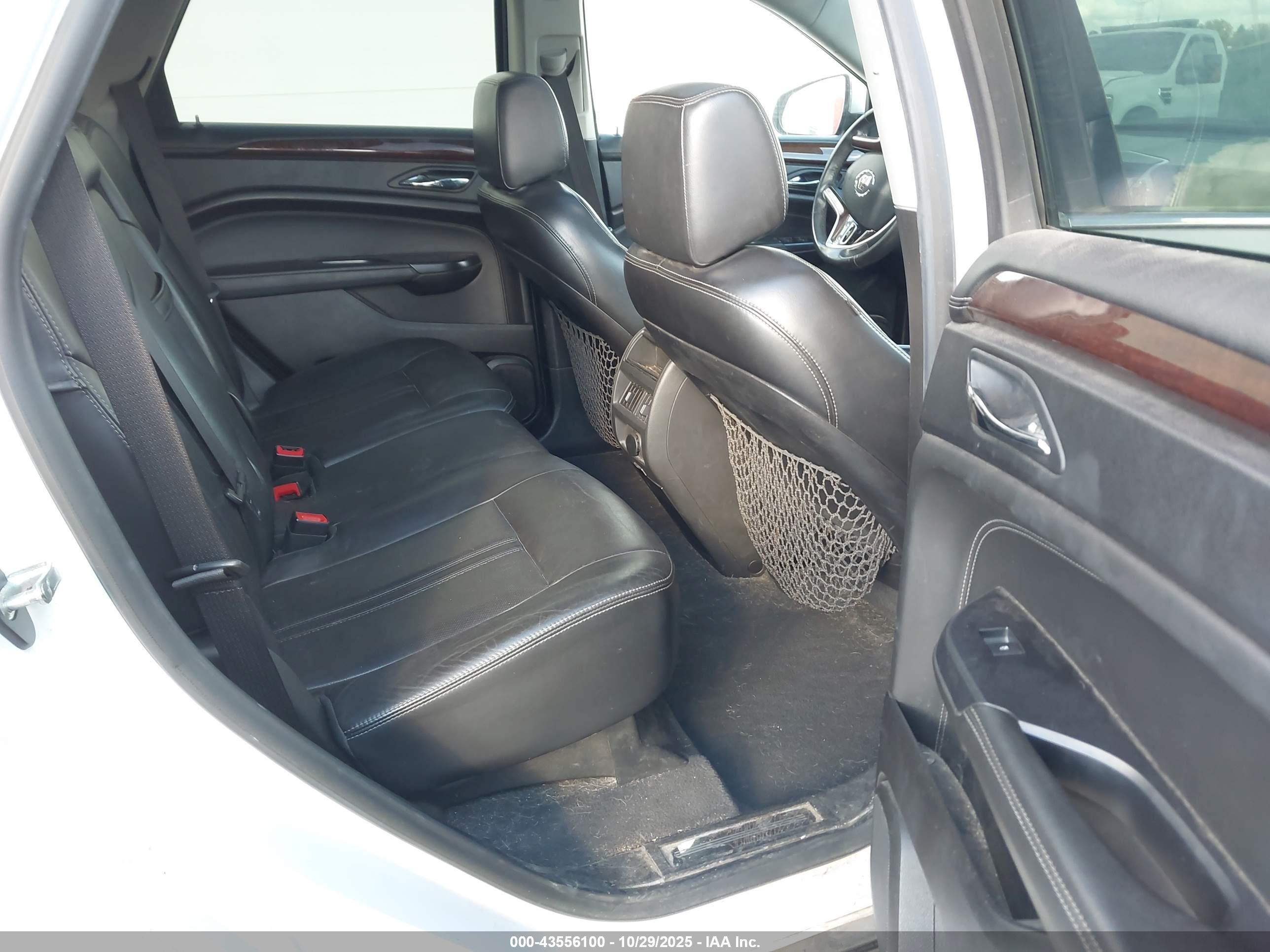 CADILLAC SRX image 8