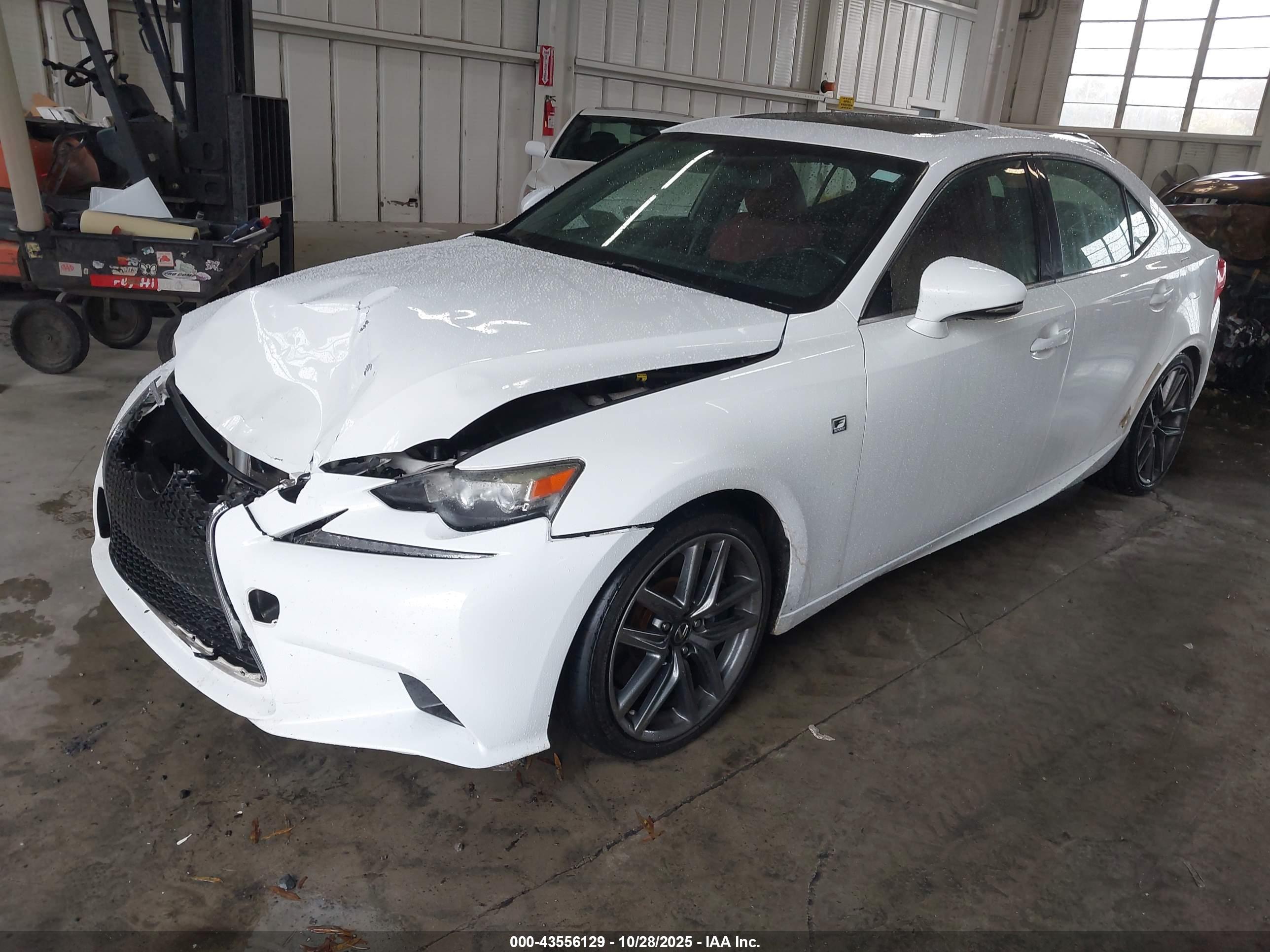 LEXUS IS image 2