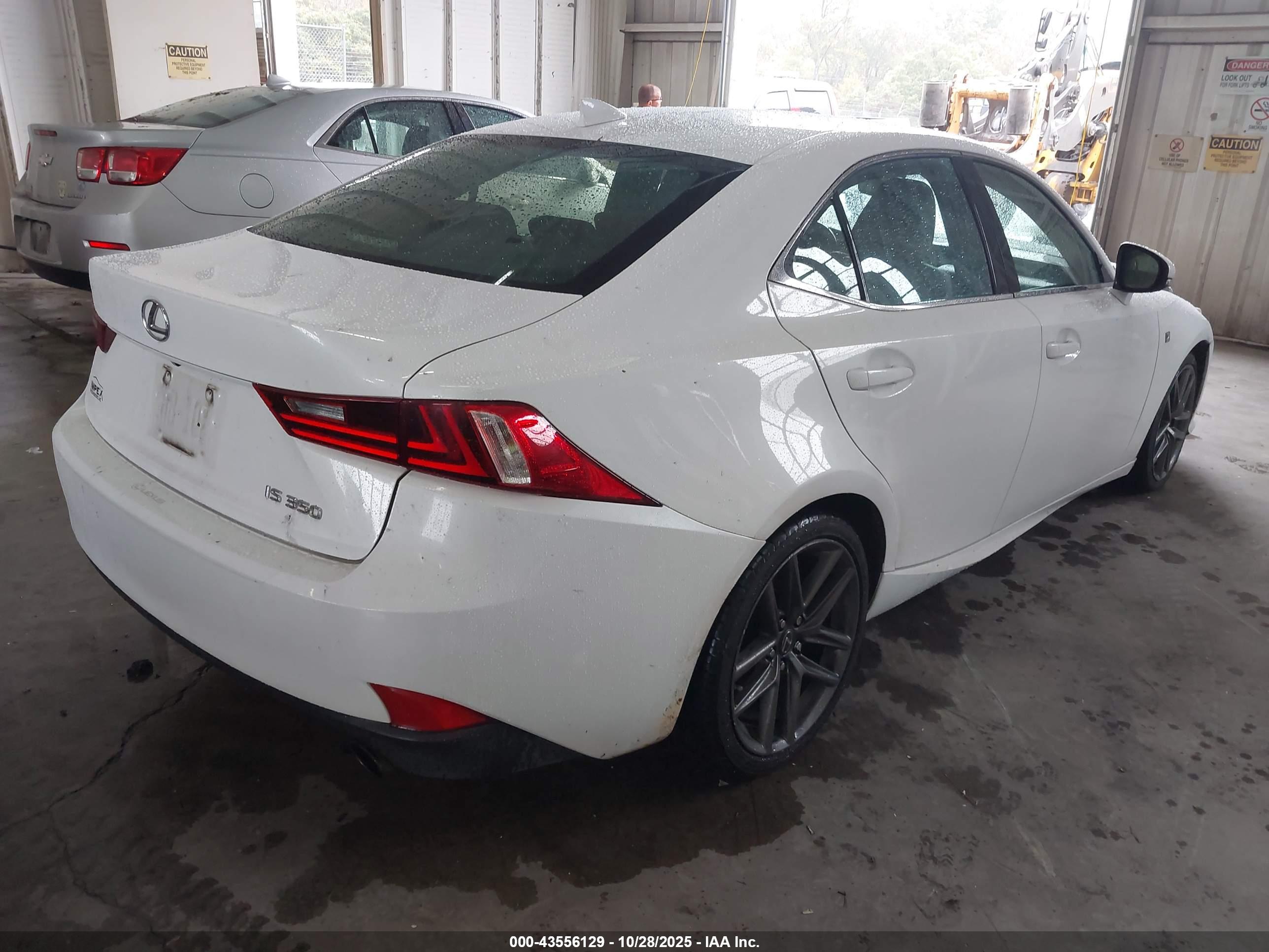 LEXUS IS image 4