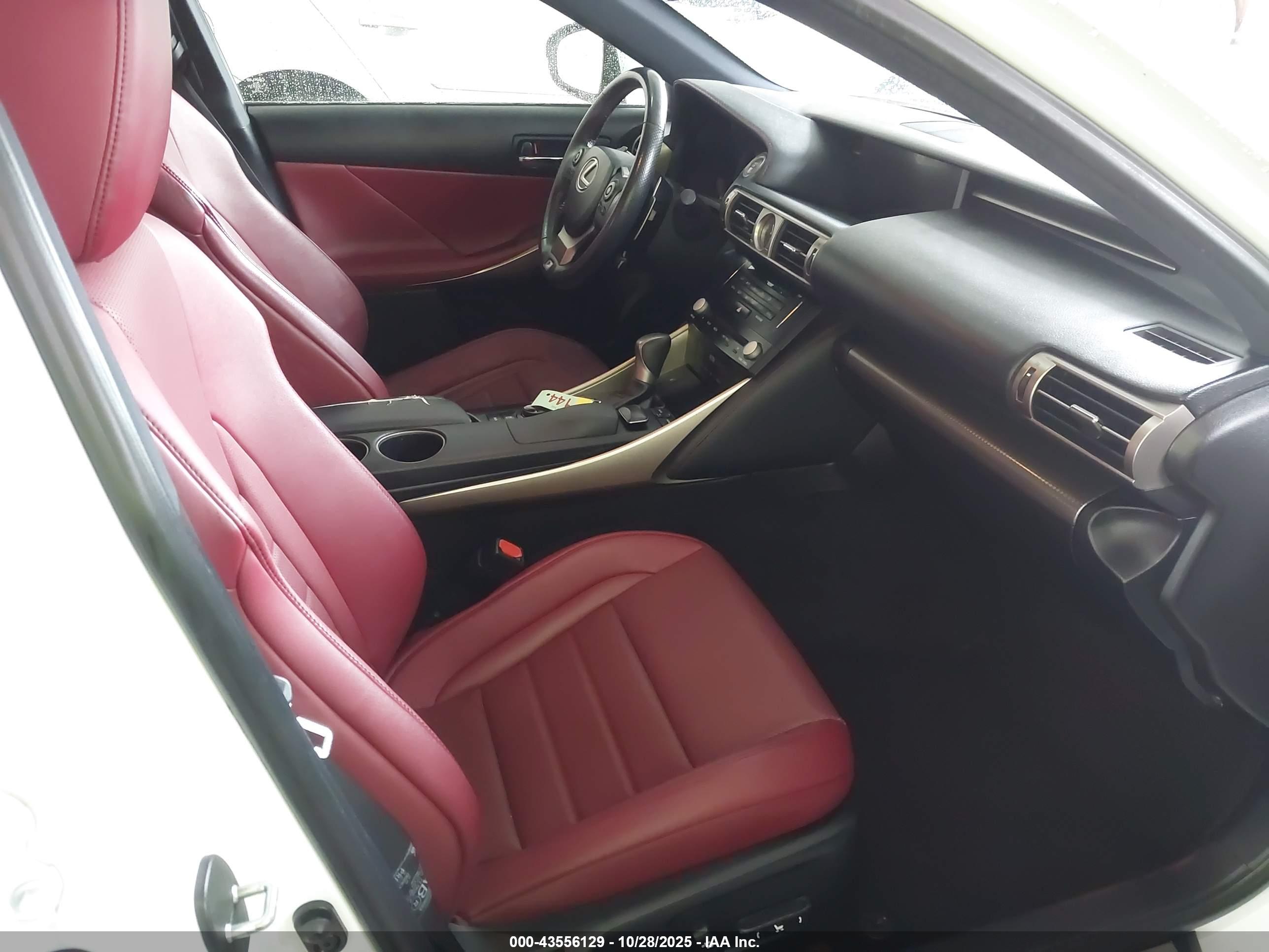 LEXUS IS image 5