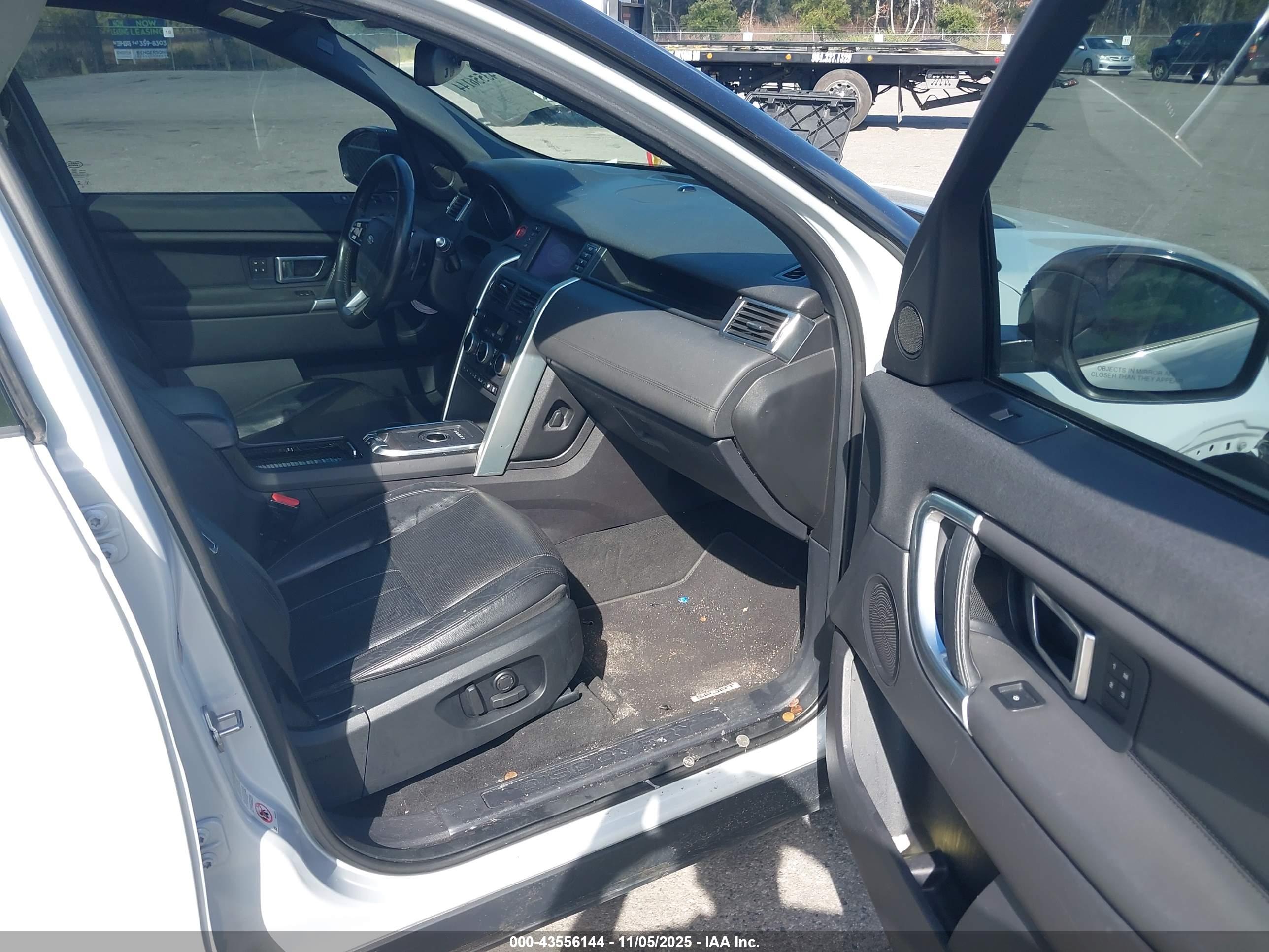 LAND ROVER image 5