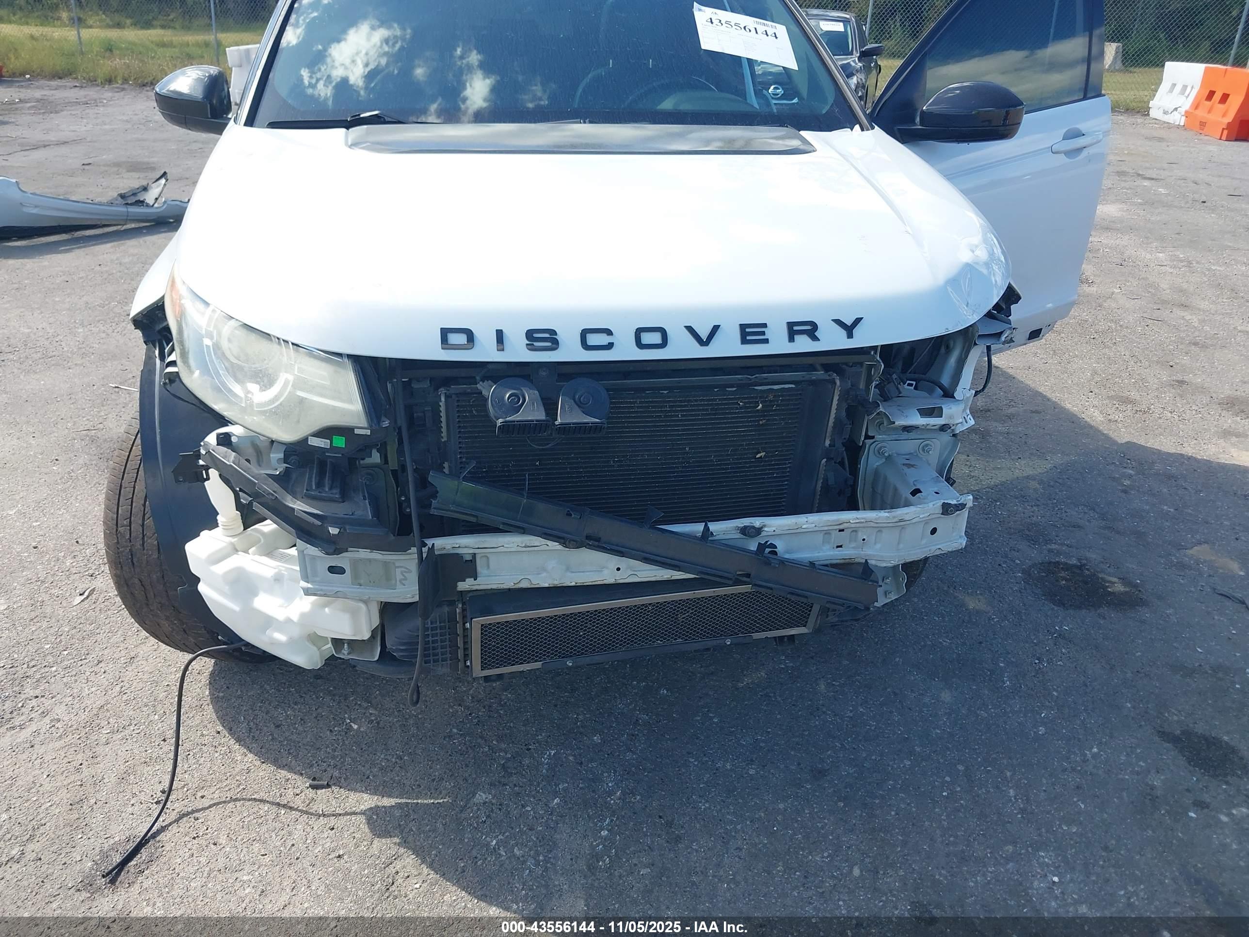 LAND ROVER image 6