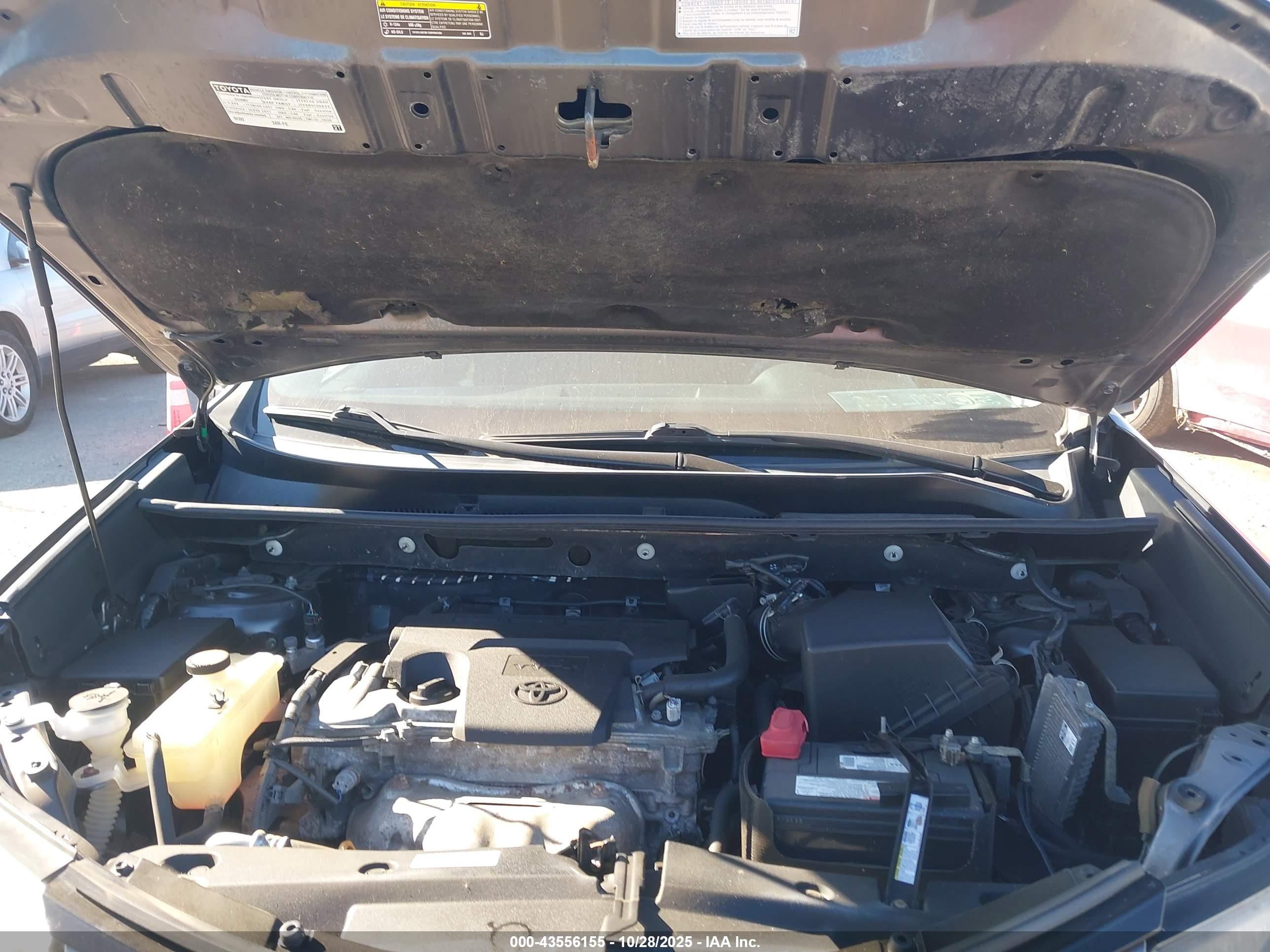 TOYOTA RAV4 image 10
