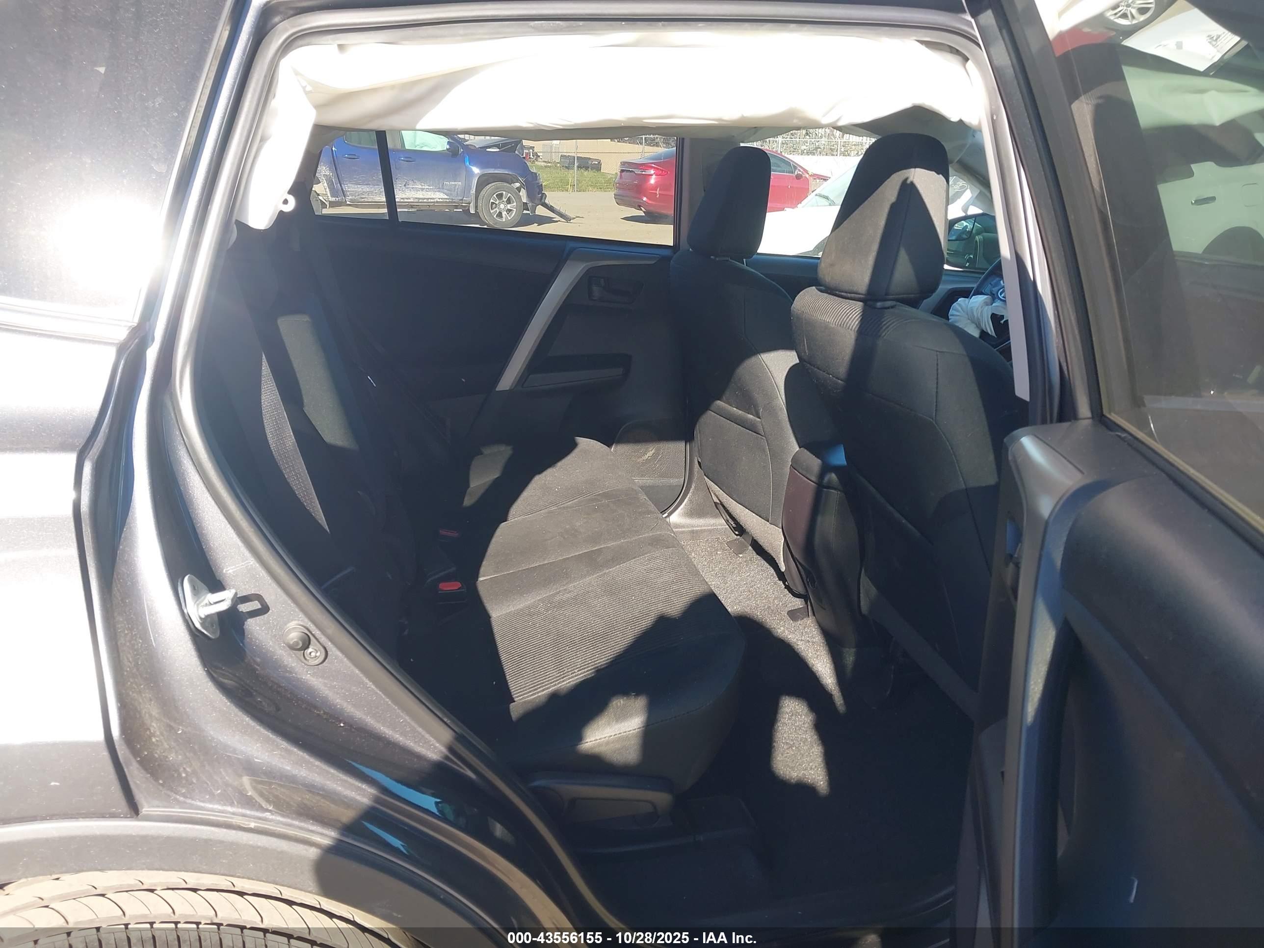 TOYOTA RAV4 image 8