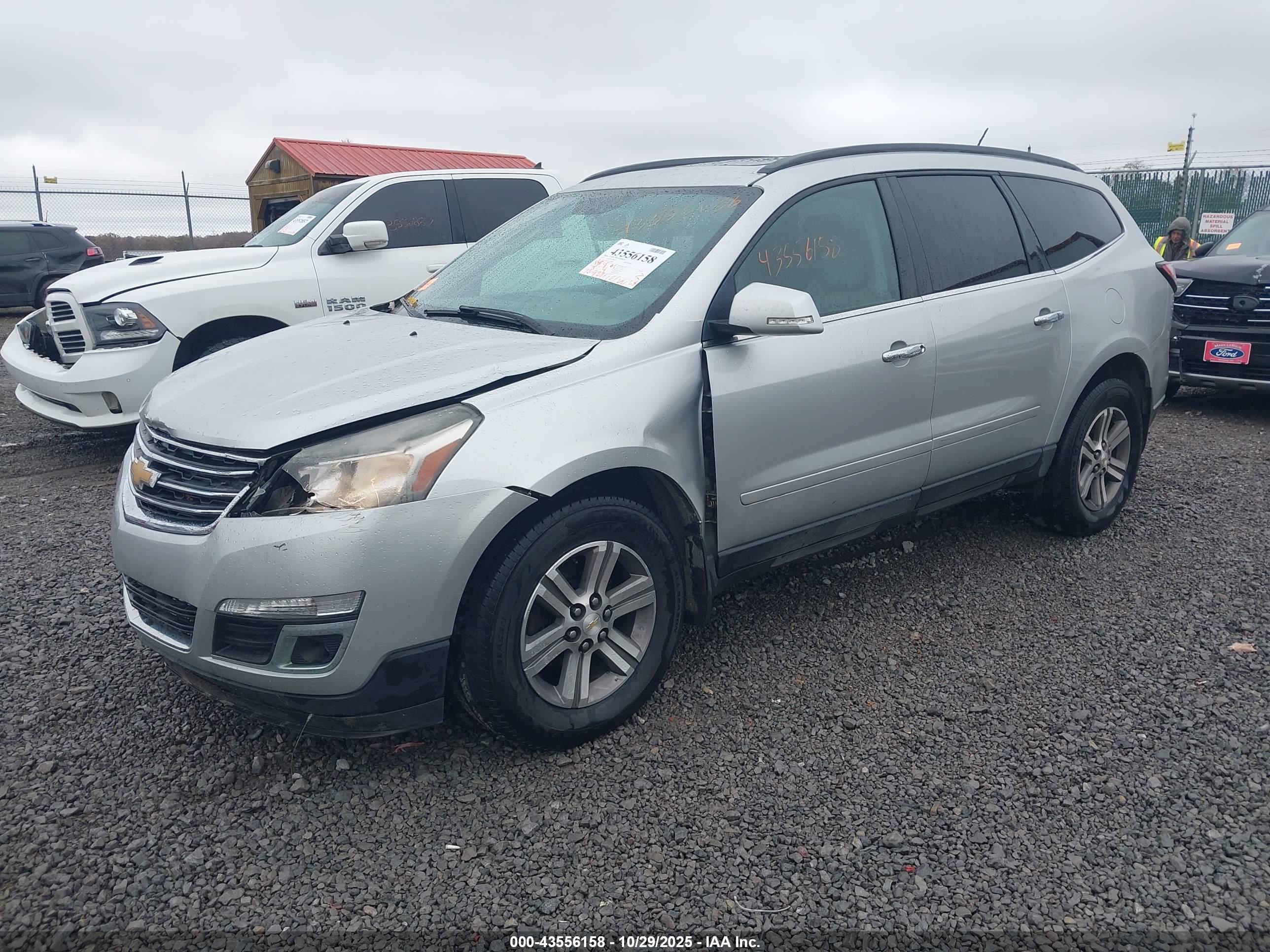 CHEVROLET TRAVERSE image 2