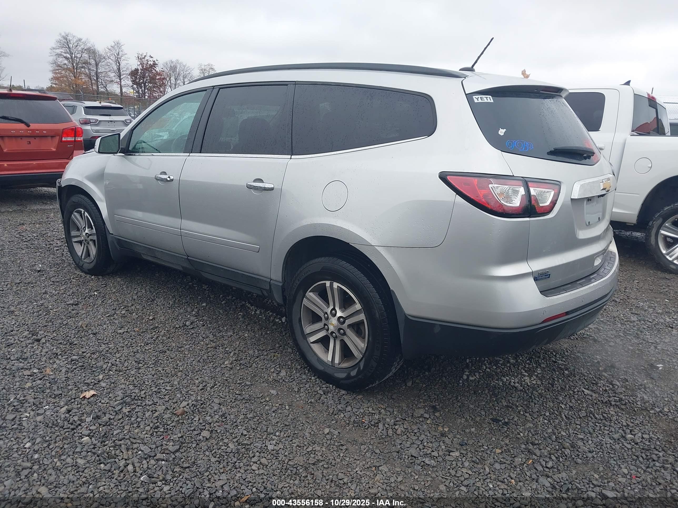 CHEVROLET TRAVERSE image 3