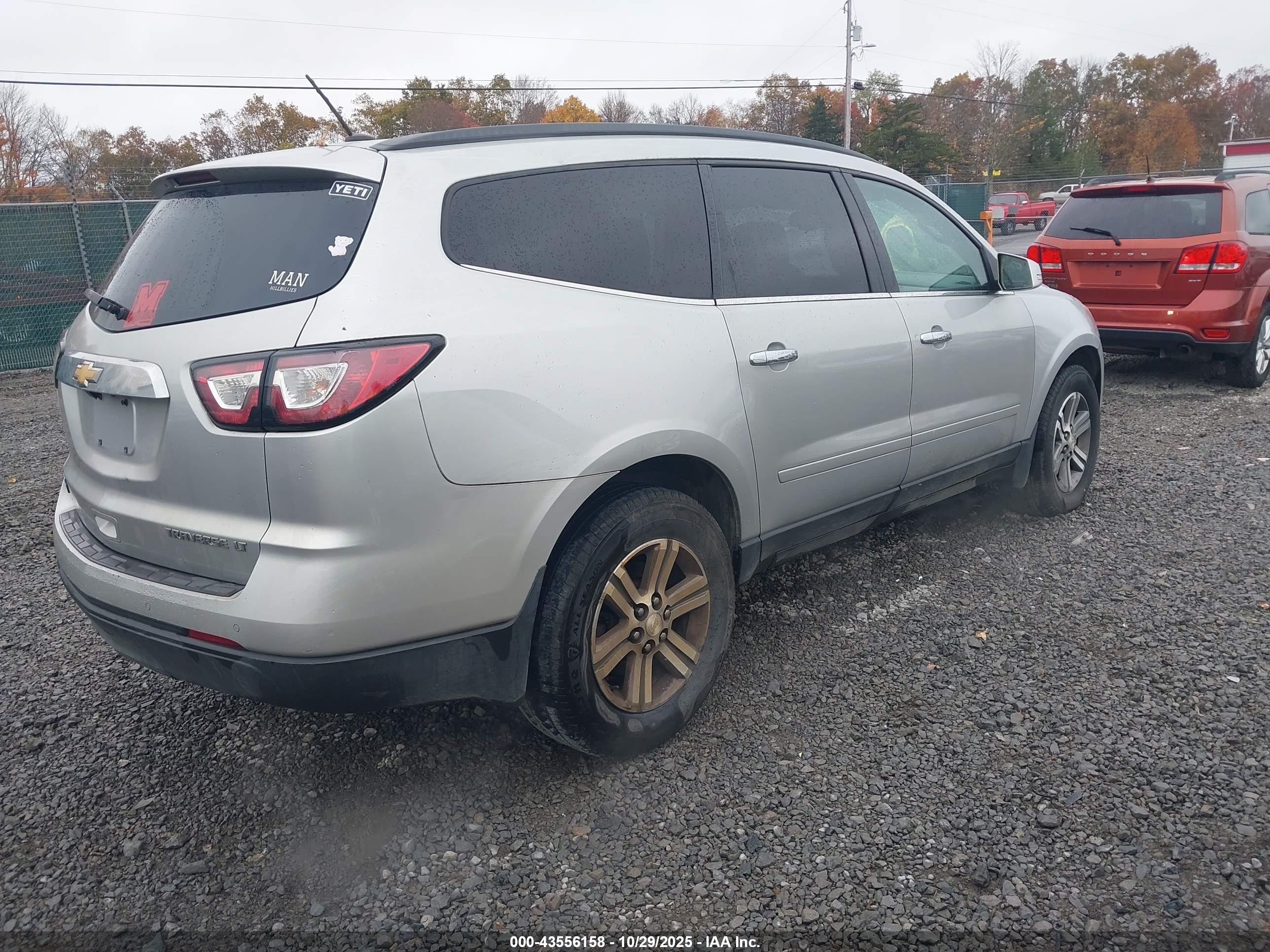 CHEVROLET TRAVERSE image 4