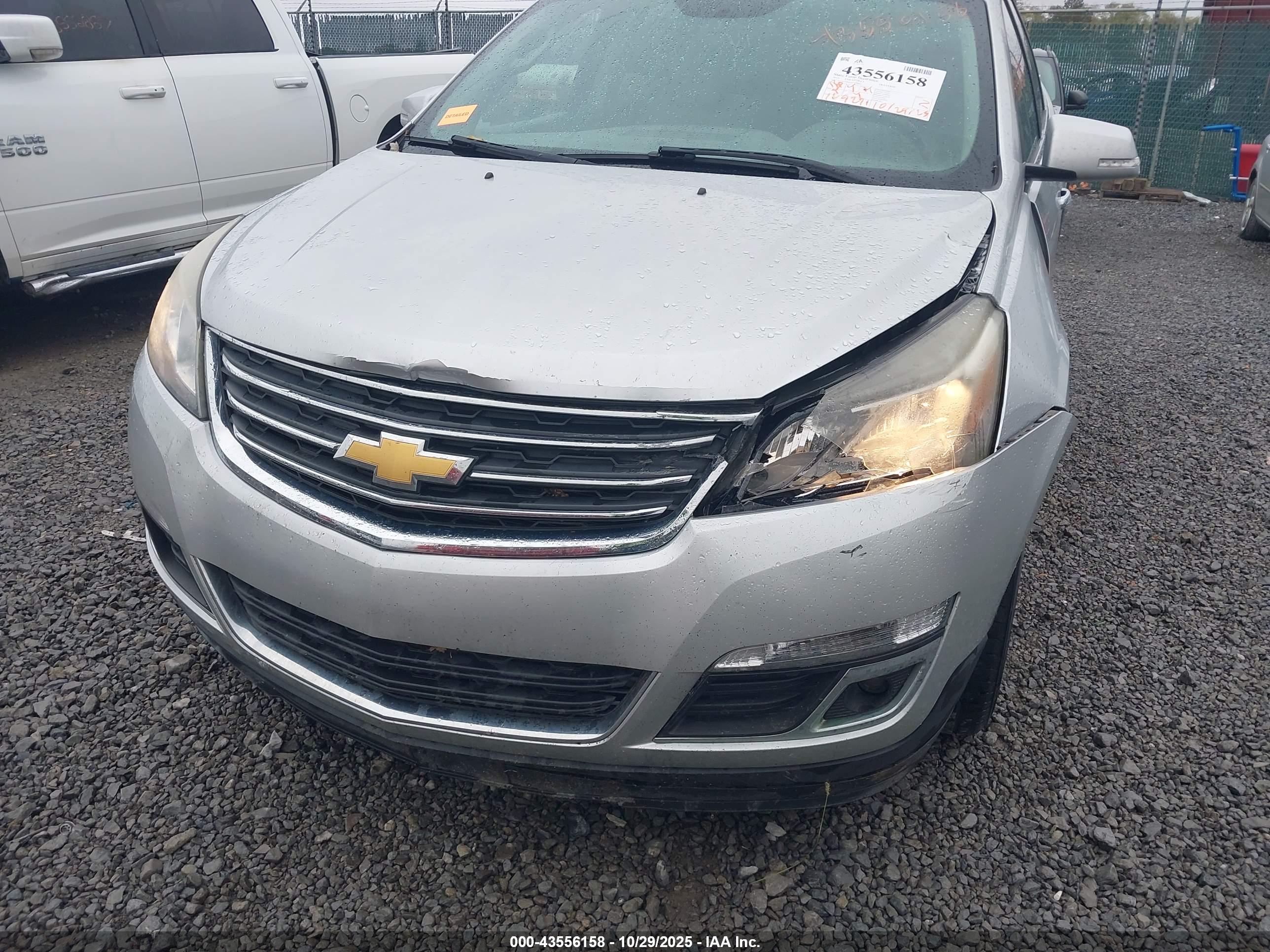 CHEVROLET TRAVERSE image 6