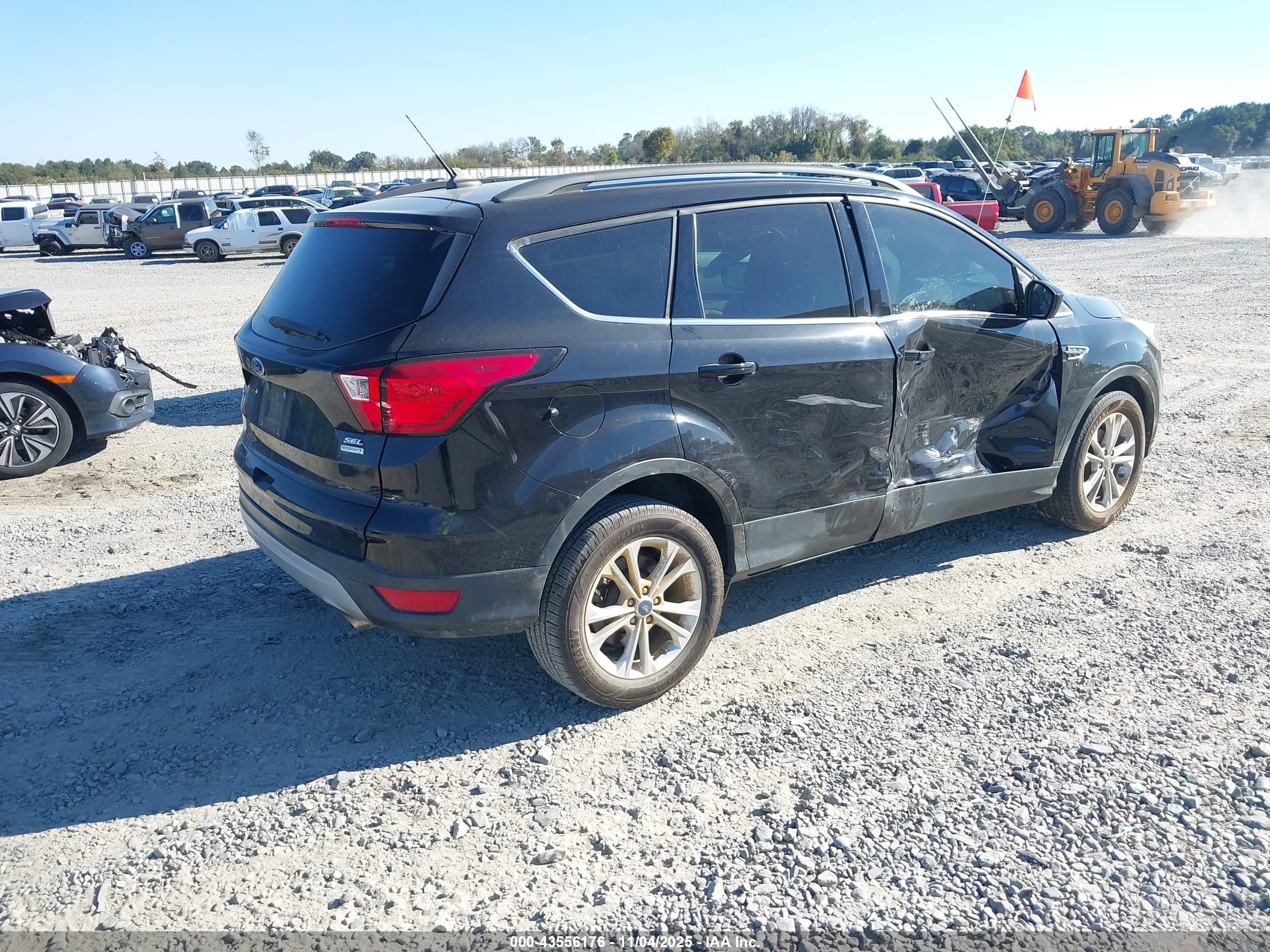 FORD ESCAPE image 4
