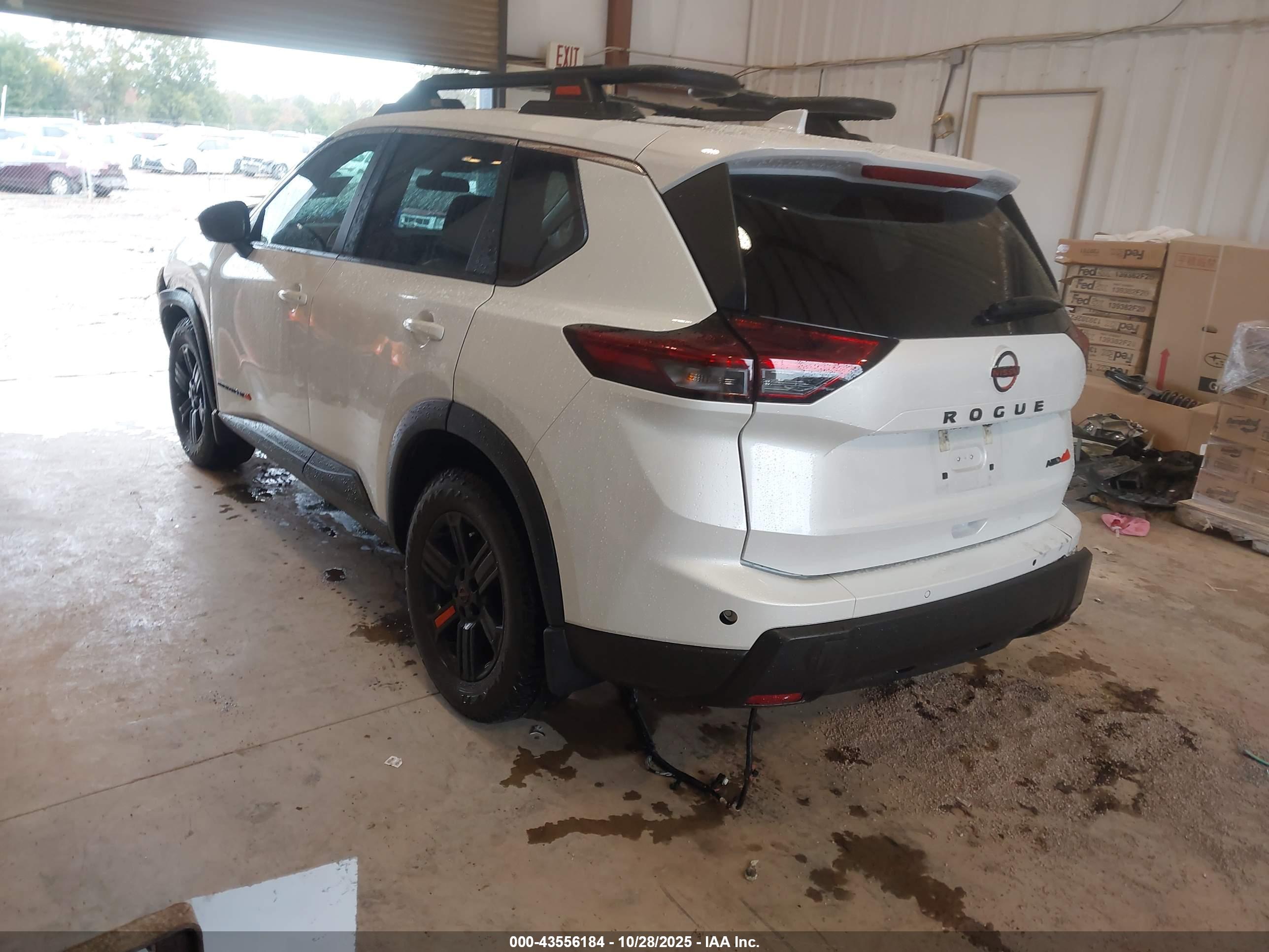 NISSAN ROGUE image 3