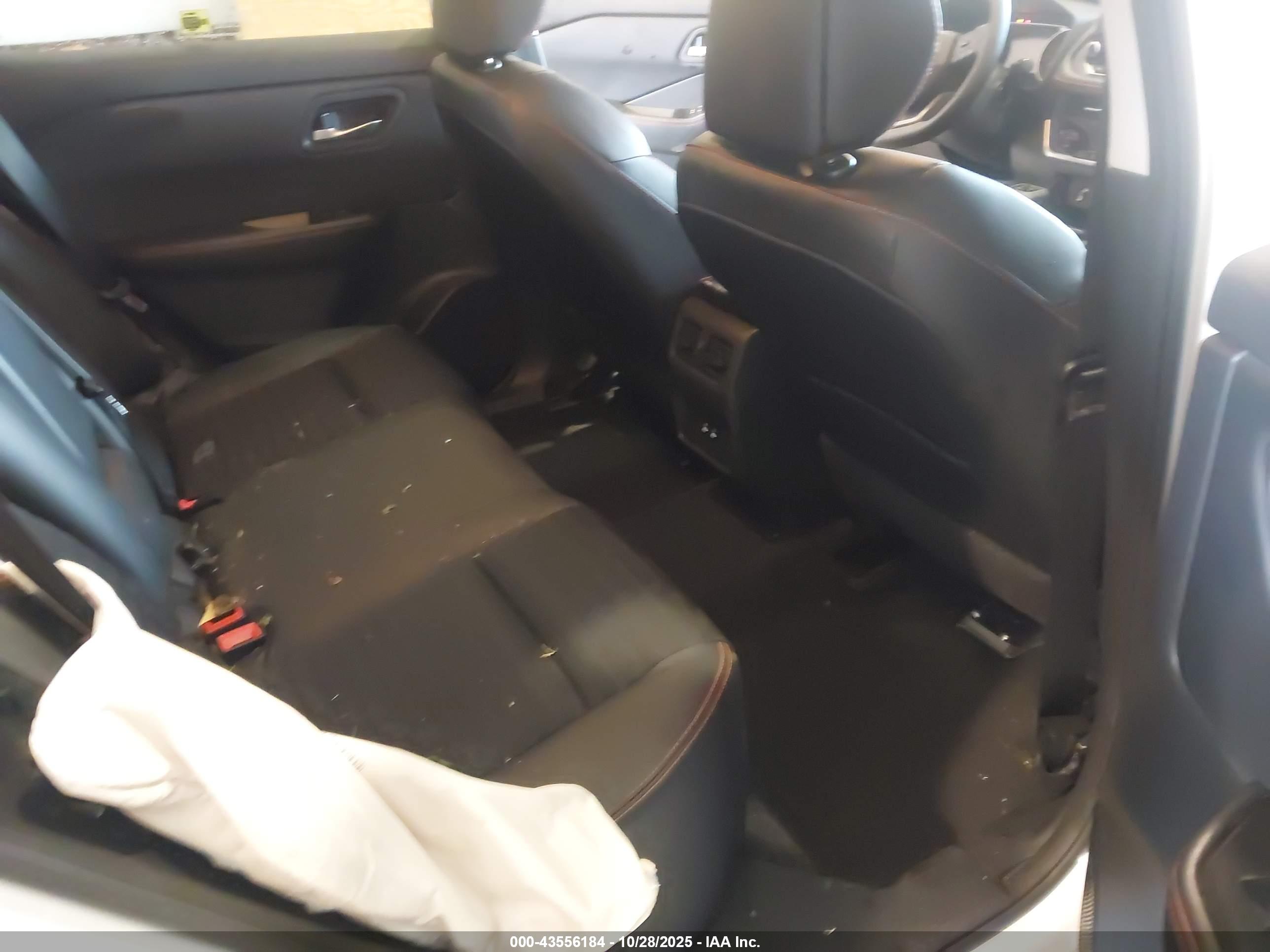 NISSAN ROGUE image 8