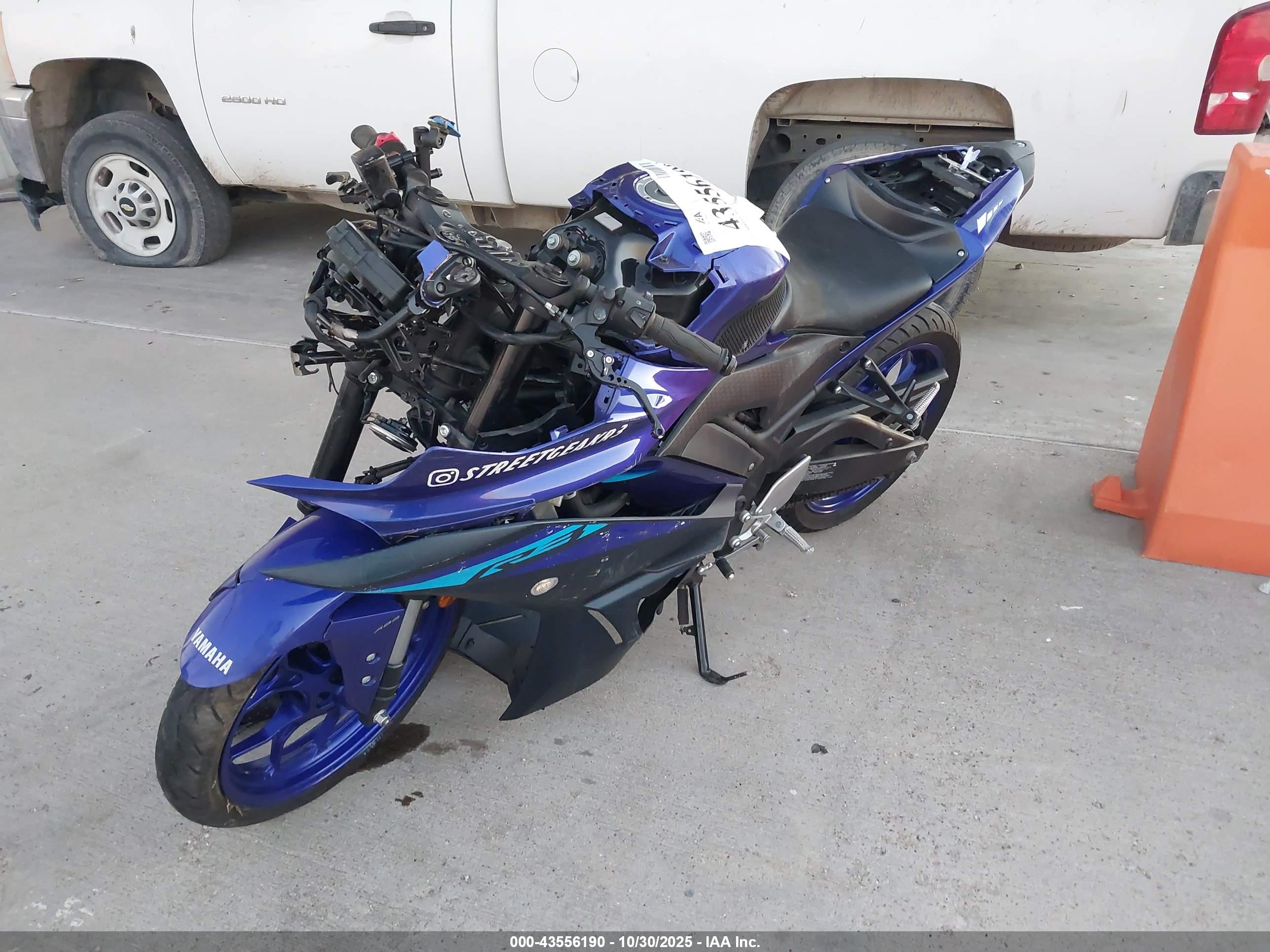 YAMAHA YZFR3 image 2