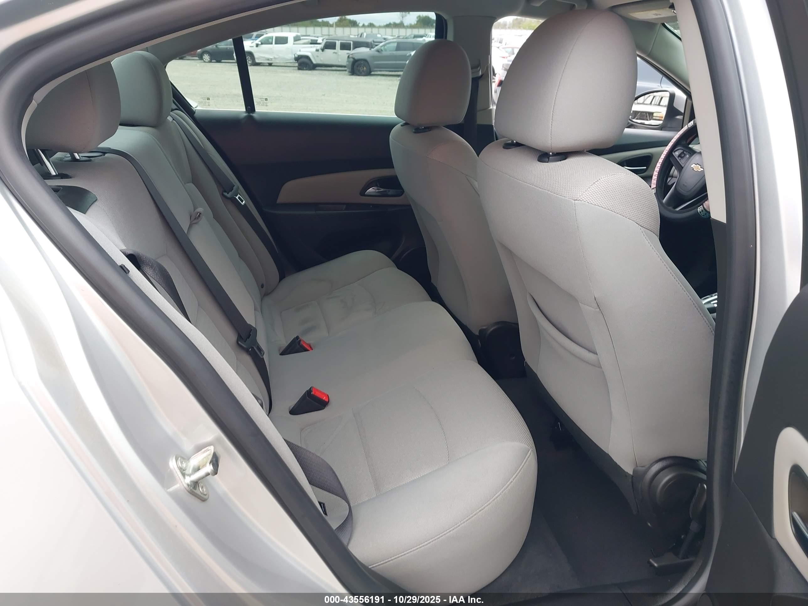 CHEVROLET CRUZE image 8