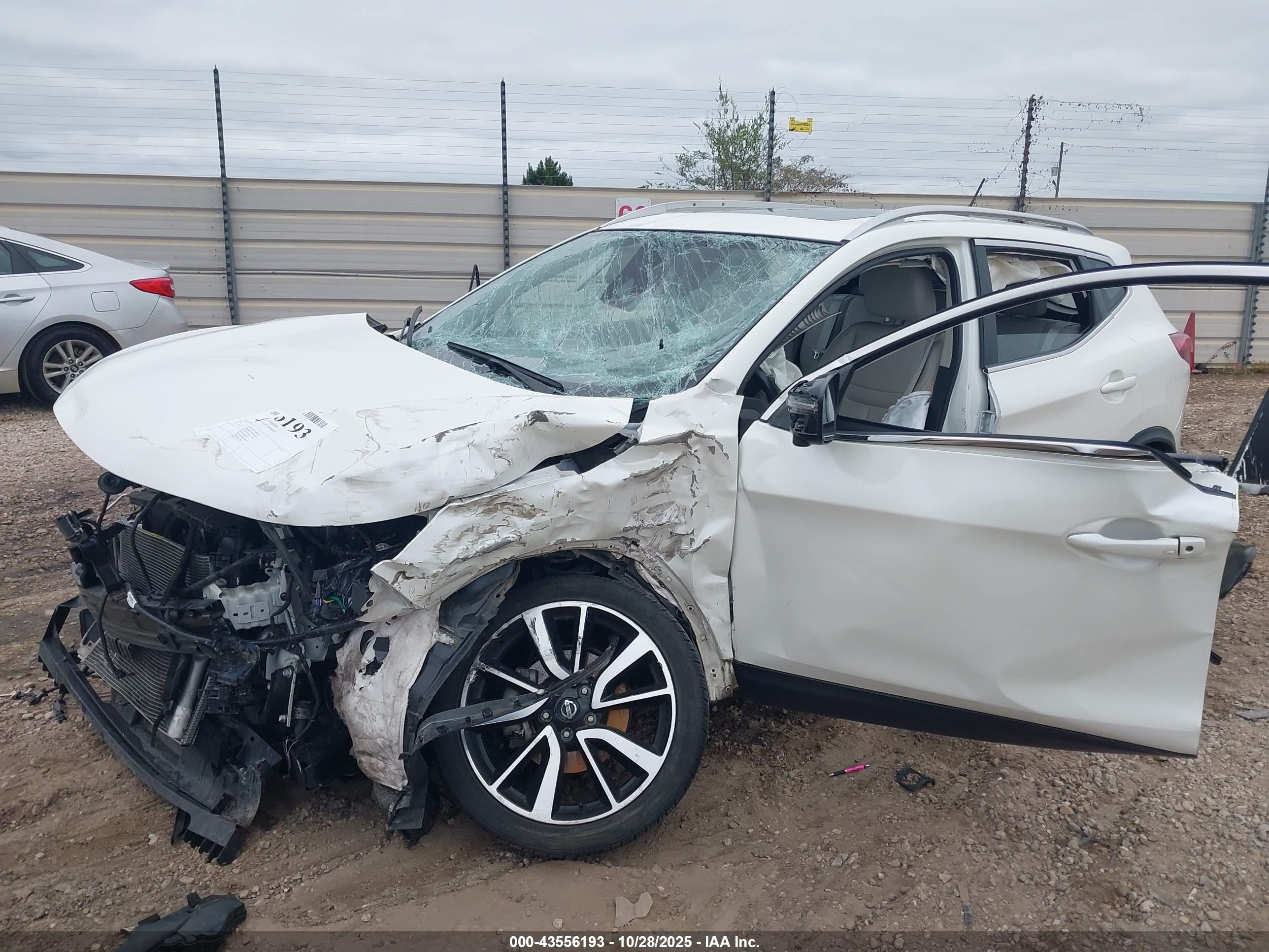 NISSAN ROGUE image 2