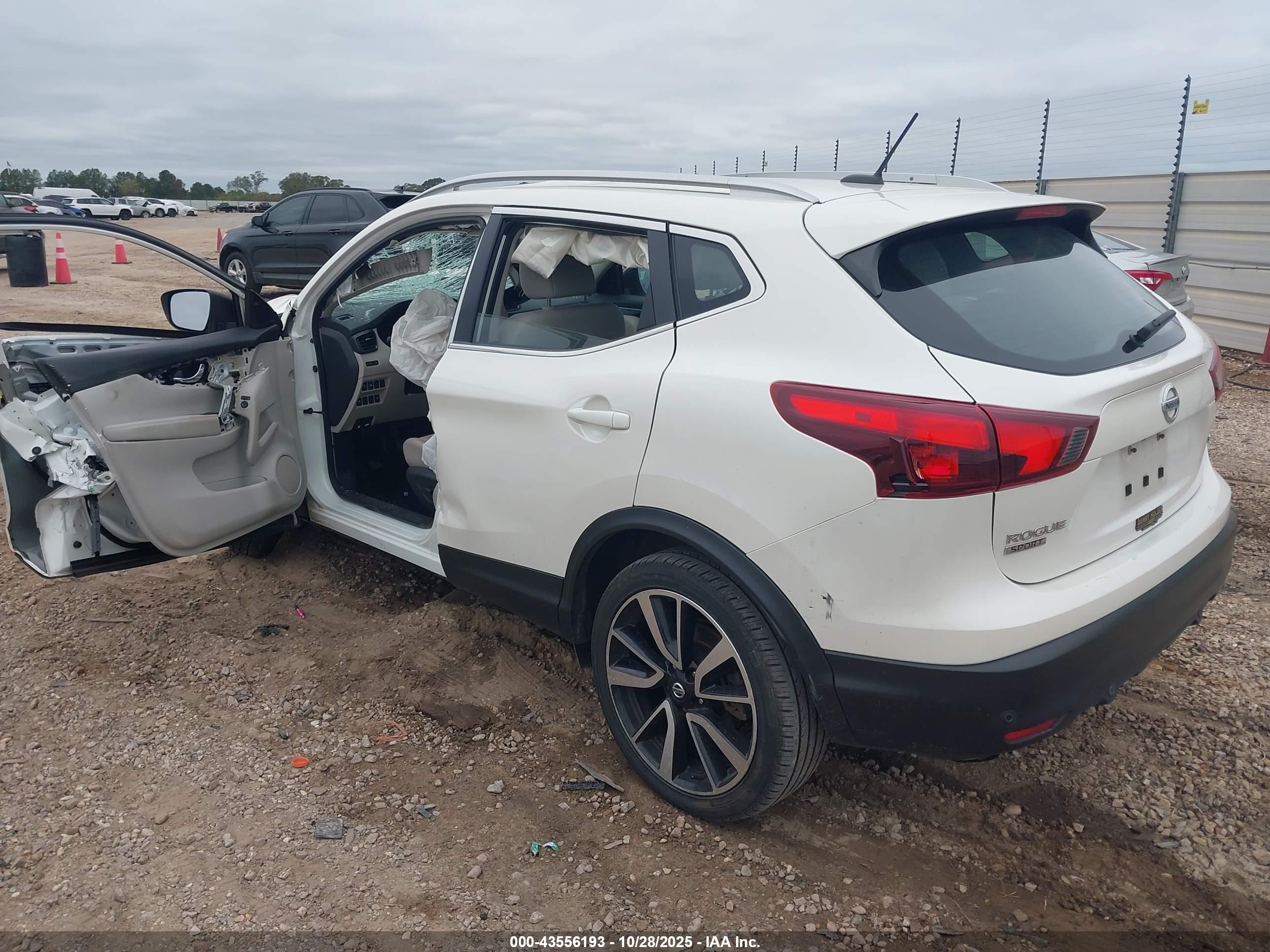 NISSAN ROGUE image 3