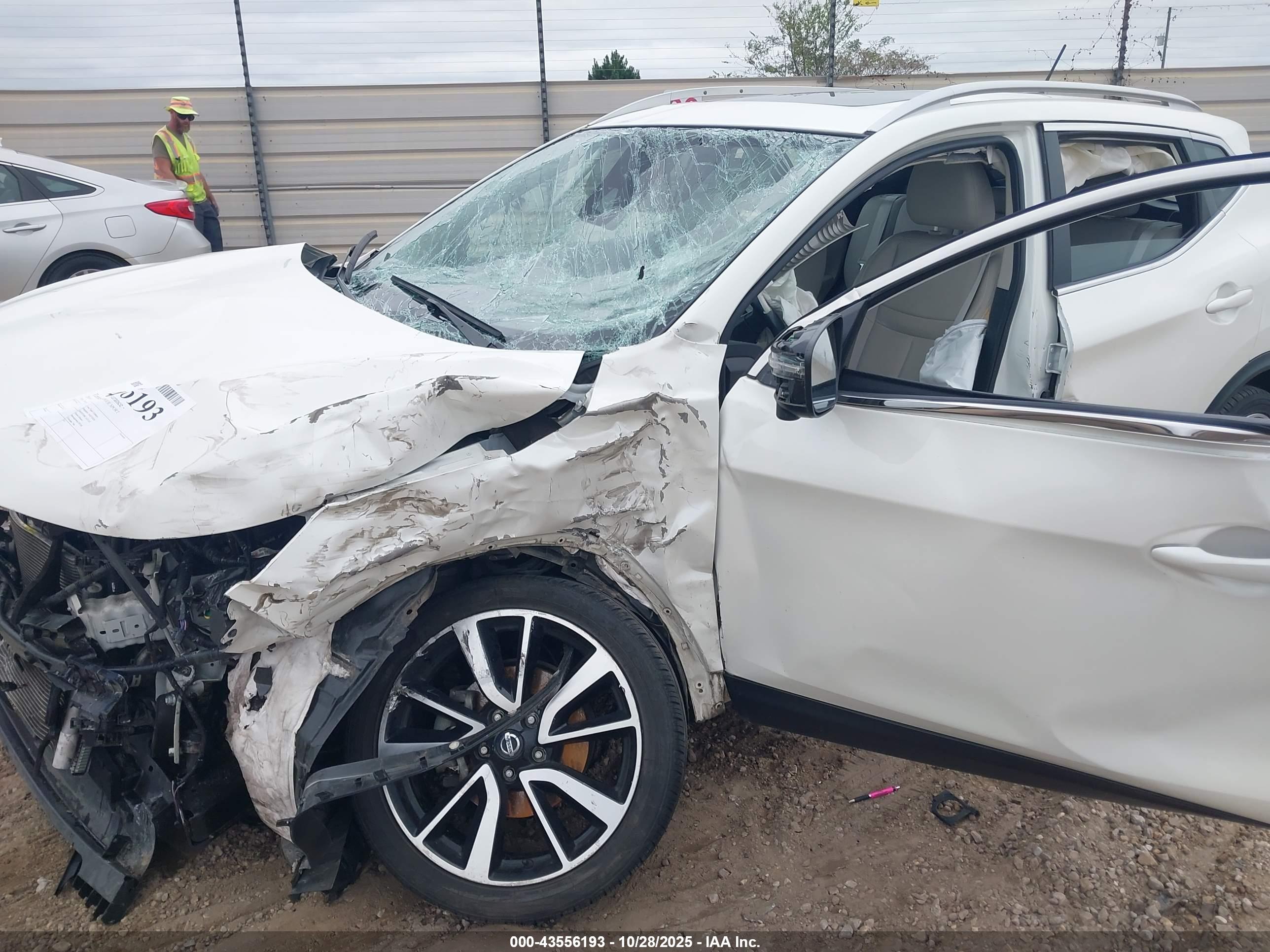 NISSAN ROGUE image 6